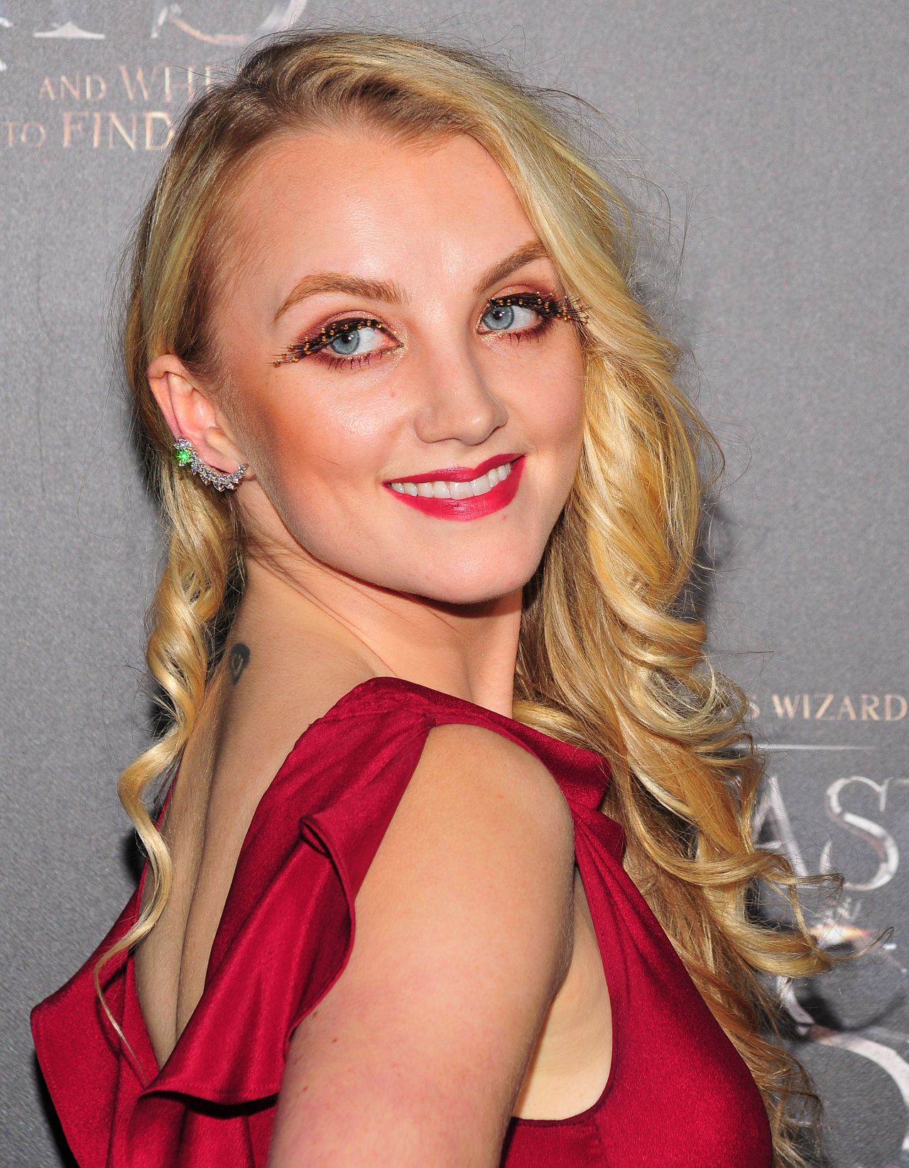 evanna-lynch-fantastic-beasts-and-where-to-find-them-premiere-in-new-york-city-2.jpg