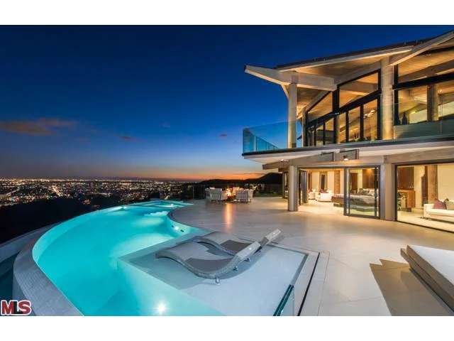 7000 Macapa Drive - $7,600,000
