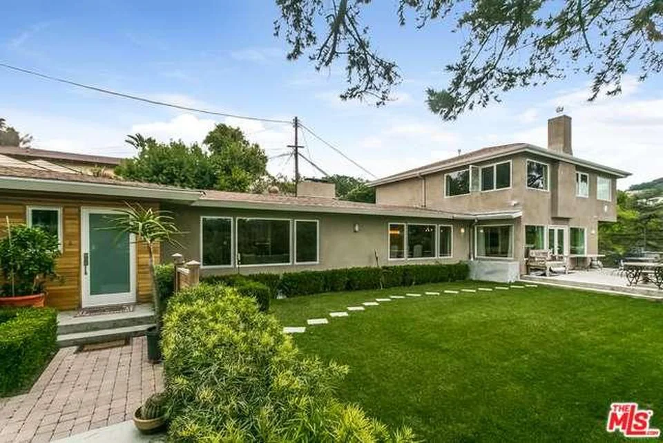 3486 Berry Dr - $1,150,000
