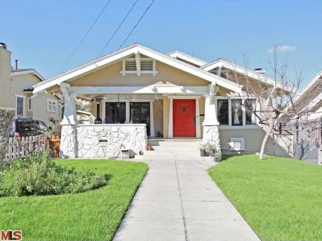 1401 Edgecliffe Dr - $770,000