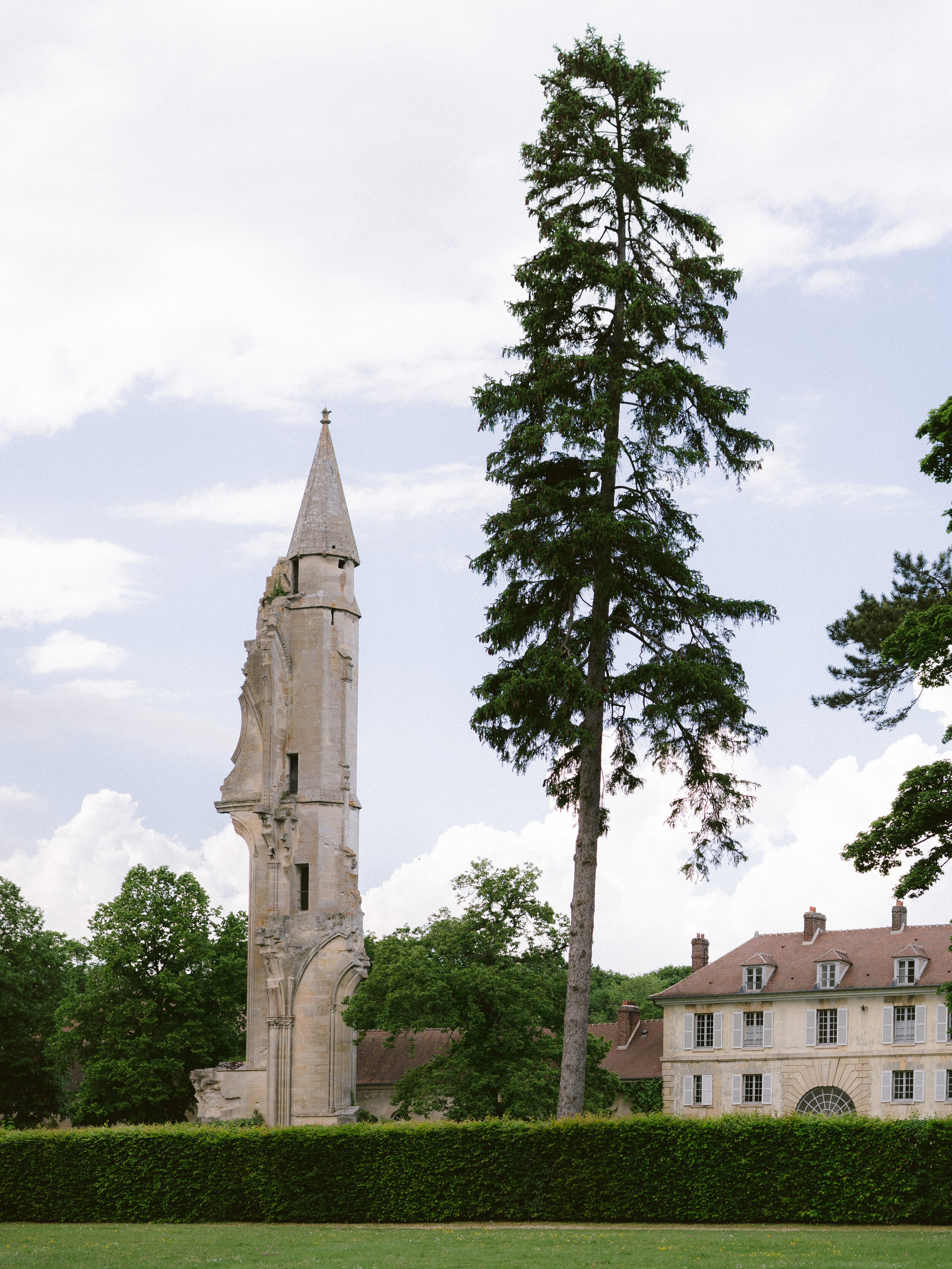 chateau_du_vivier_Destination_wedding_france_english_speaking_Bridal_makeup_artist_onorina_jomir_beauty (14.2))