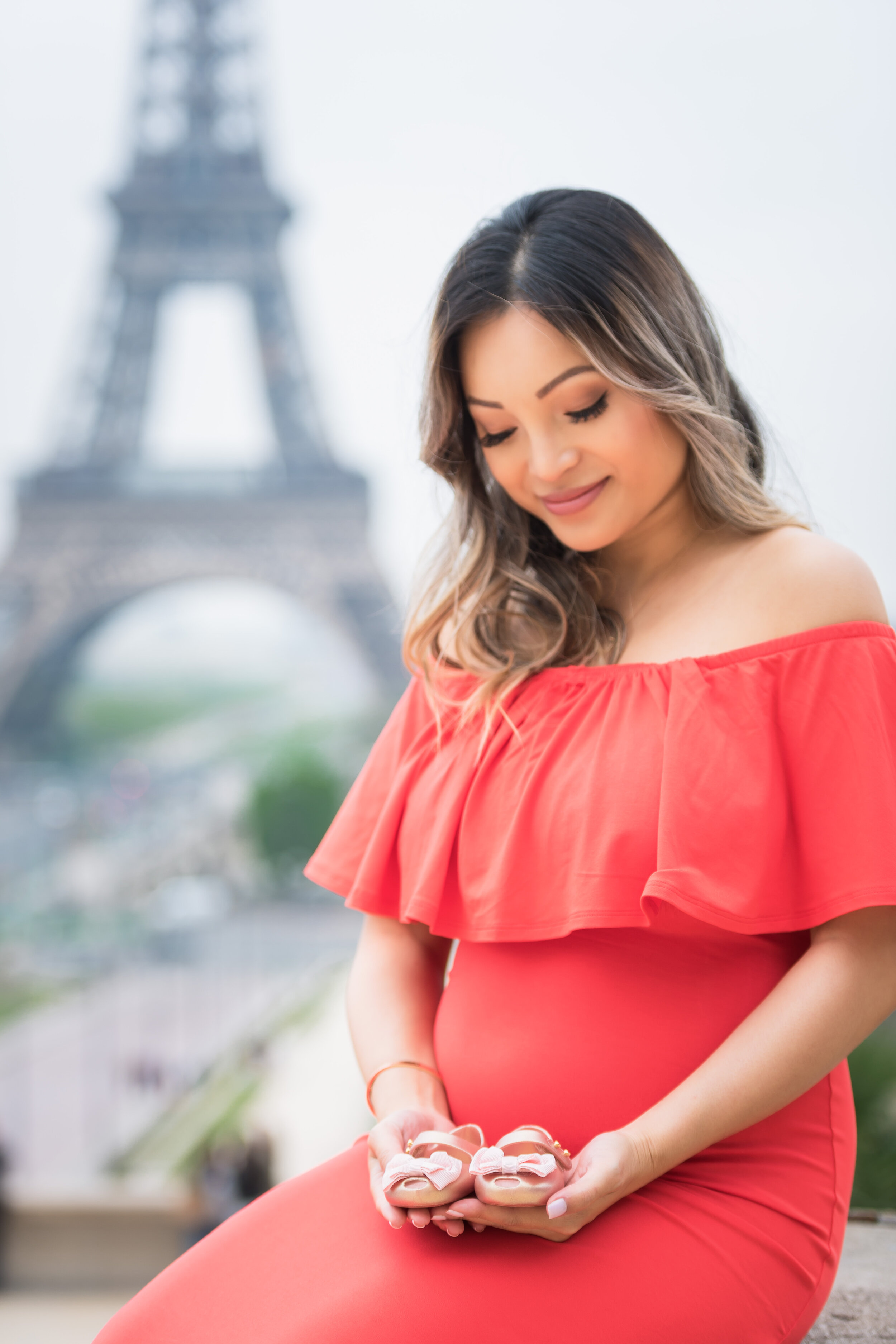 Maternity Photoshoot at the Eiffel Tower, Paris