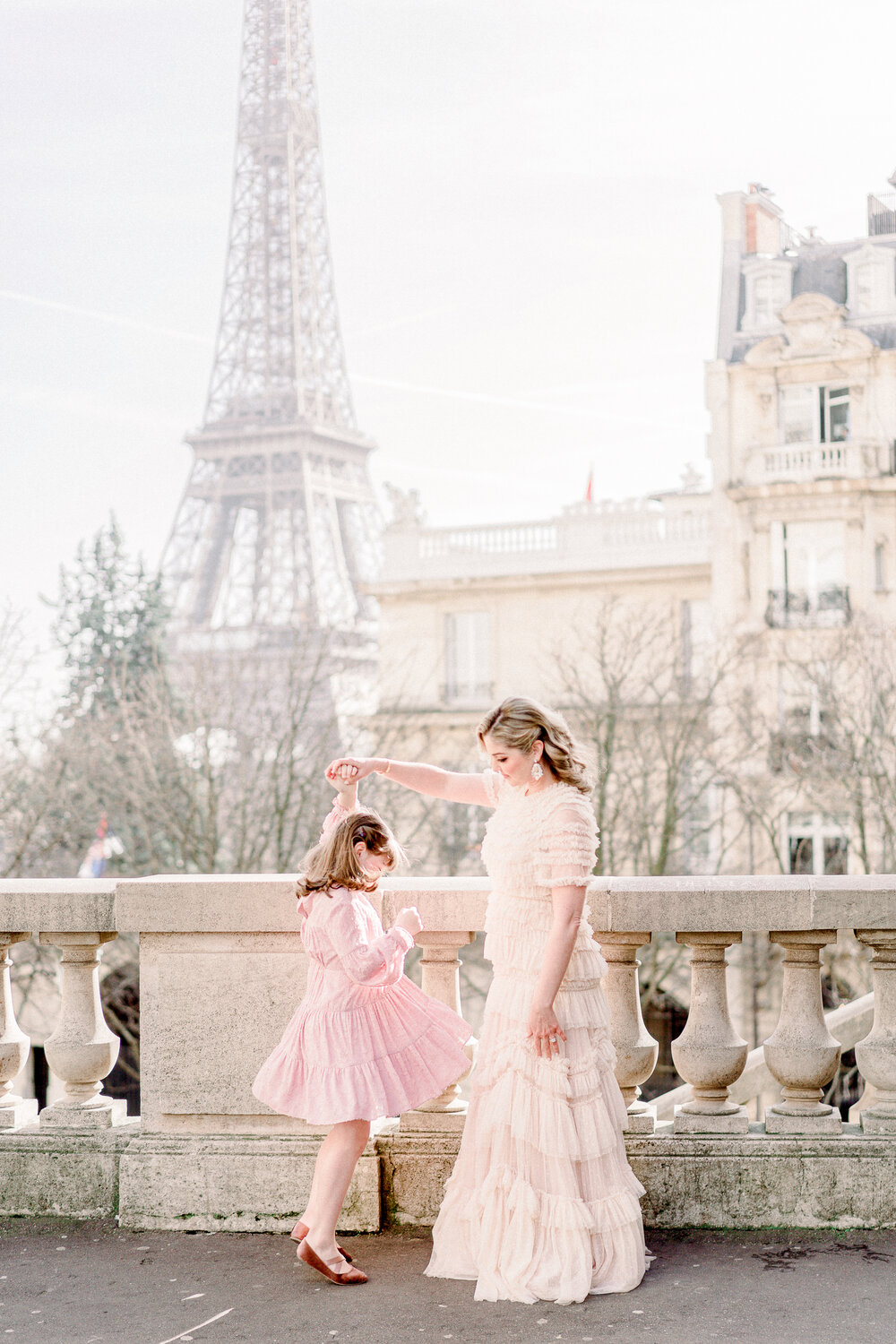 Pretty-in-Pink Paris Family Photoshoot by Onorina Jomir Beauty-08