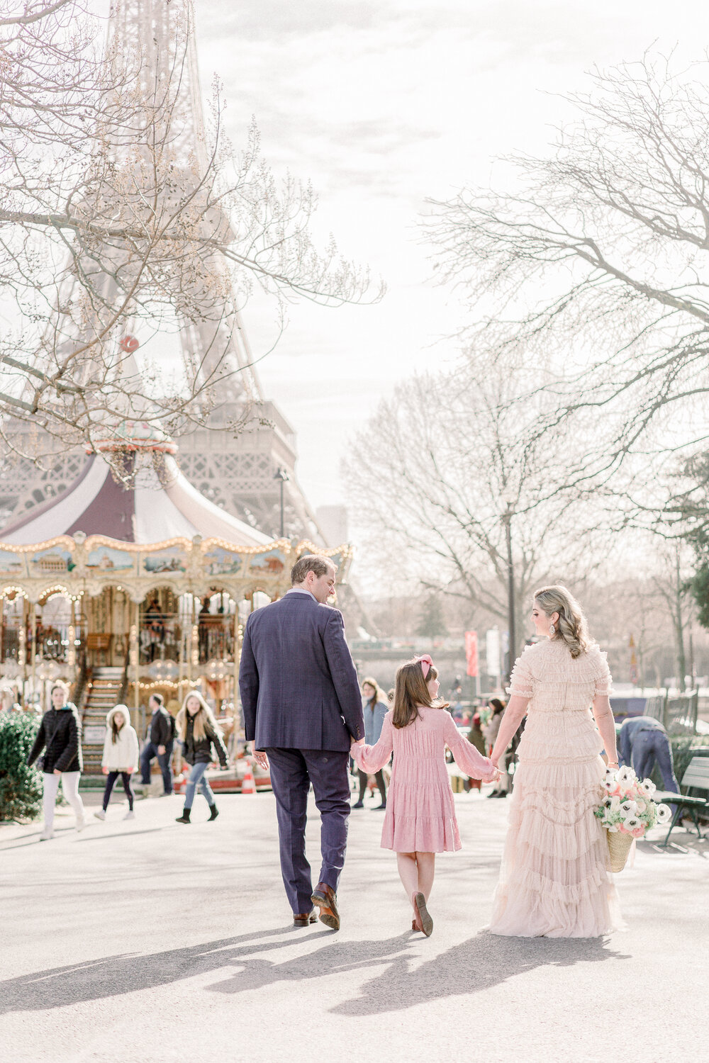  Blonde hair down do with defined eyes and liquid liner for paris family photoshoot in front of the Eiffel tower Carousel. Makeup and hair by english speaking makeup and Hair artist Onorina Jomir beauty 