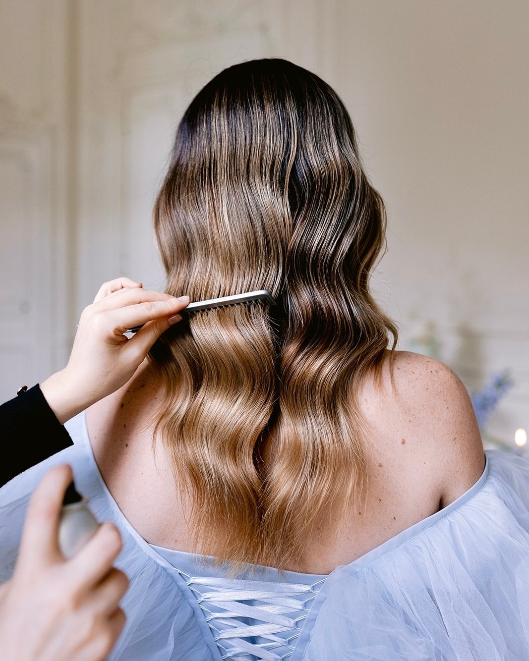 These days, sleek curls and waves are super IN, which means that your hair needs to be in great health if you want it to look shiny and smooth like this style 👰&zwj;♀️

If your hair is dry, brittle, frizzy, or color-treated and damaged, you'll have 
