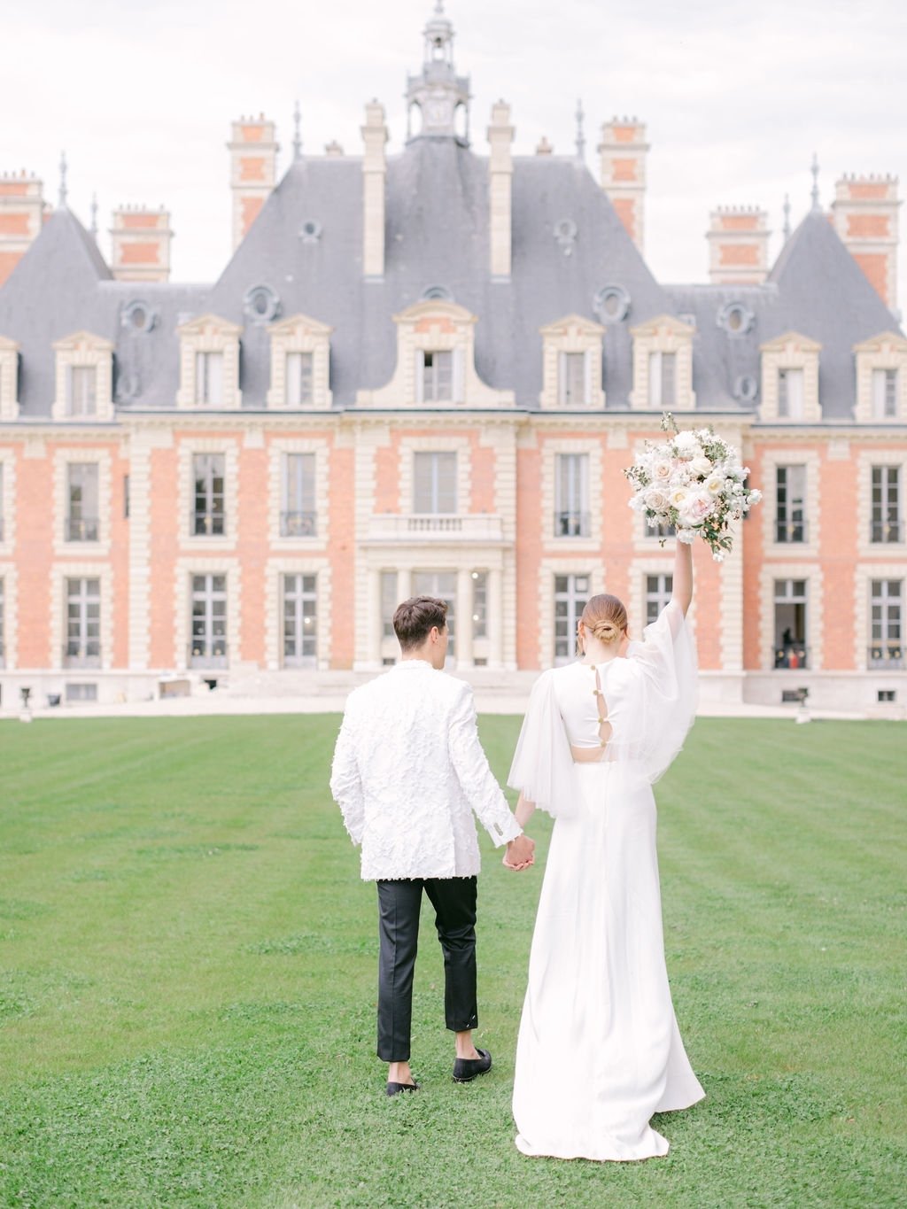 POV: You just said &quot;I DO&quot; in a breathtaking French castle 🇫🇷✨

As a destination wedding beauty professional catering to brides and bridal parties all across France, I've had the honor of traveling far and wide for my clients' weddings.

F