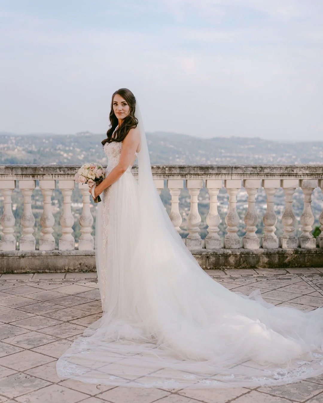 Marissa&rsquo;s destination wedding at Ch&acirc;teau Saint Georges in the French Riviera was pure magic 💛

Swipe ➡️ to see more of this dreamy South of France wedding, and get inspired by her romantic-but-polished bridal hairstyle!

Makeup + Hair Ar