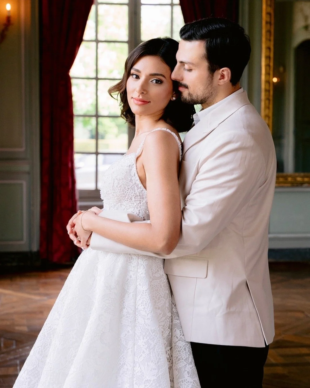 My definition of a SOFT GLAM BRIDAL MAKEUP 💖

It&rsquo;s never heavy, never overdone &mdash; just polished, elevated beauty that lets your natural beauty shine 💫

Love this bridal makeup look for your destination wedding in France? Follow my page f