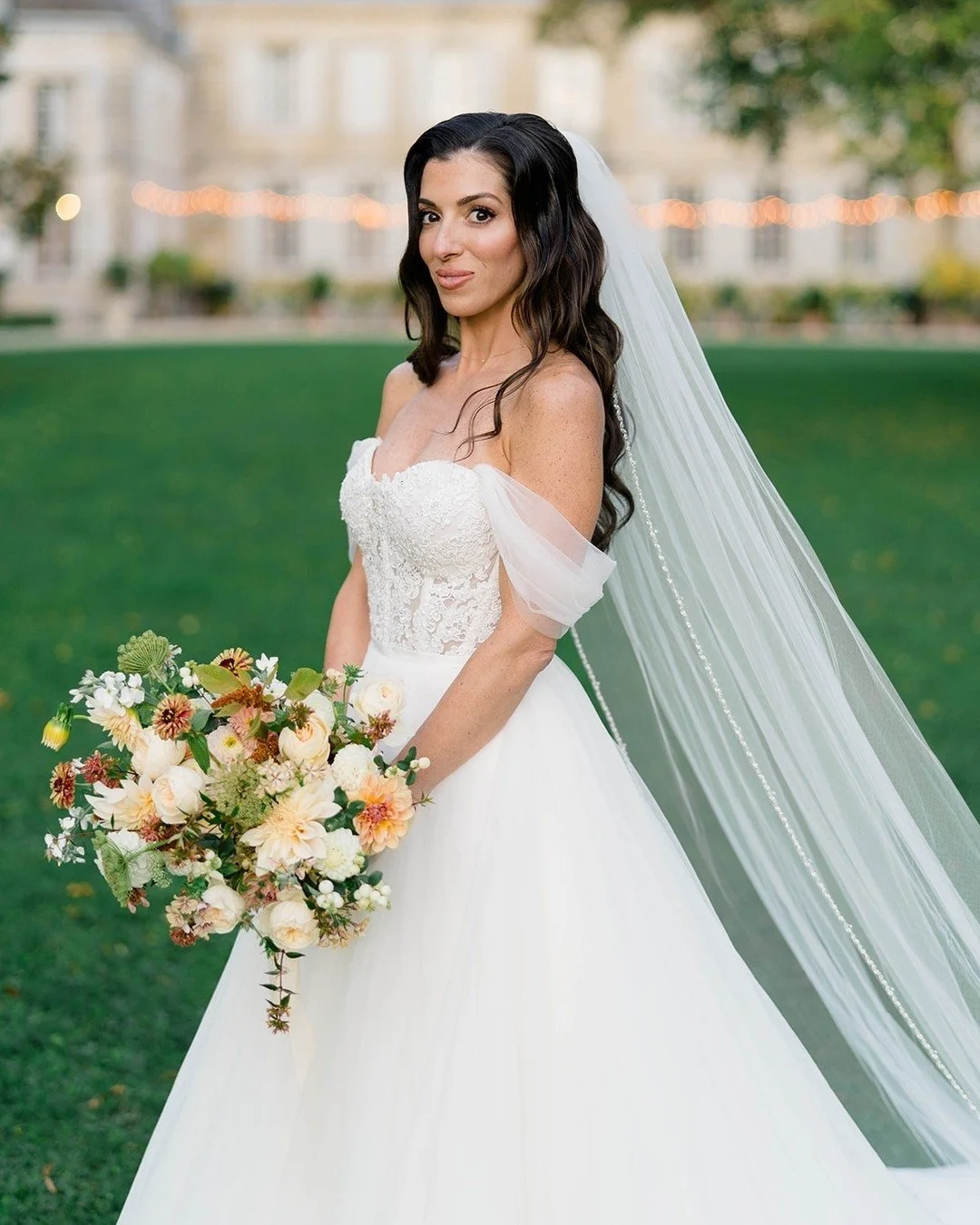 FUTURE BRIDES 💍

If you&rsquo;re planning your dream destination wedding in Paris (or anywhere in France), your bridal look deserves to be just as unforgettable as the setting.

From effortlessly romantic waves to sculpted updos, luminous skin to so