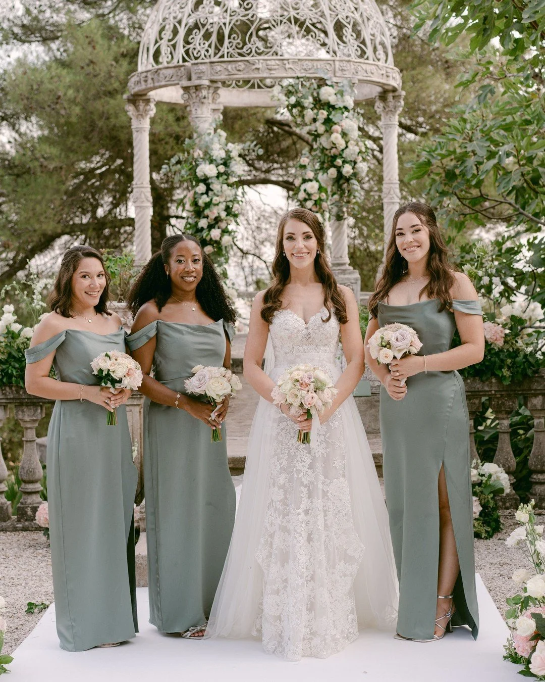 Marissa&rsquo;s bridal look for her destination wedding at Ch&acirc;teau Saint Georges was the epitome of romantic elegance &mdash; soft, polished waves, luminous skin, and a delicate peach-toned lip that echoed the softness of her bridal bouquet.

F