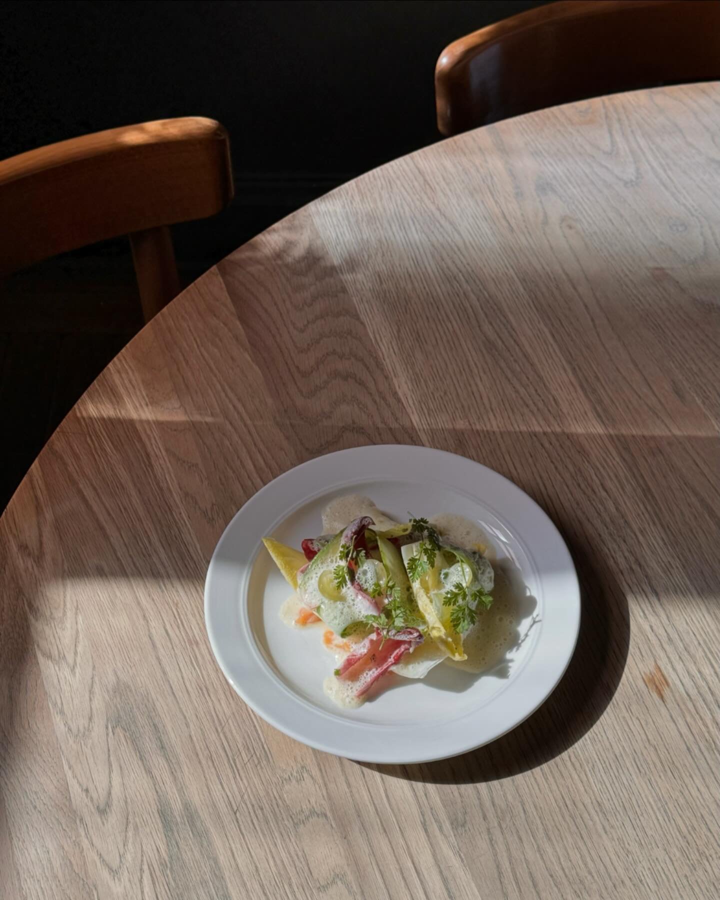 Sista dagen p&aring; menyn: L&auml;ttr&ouml;kt r&ouml;ding, vindruvor, vermouths&aring;s &amp; endive 🐟🌱 Kom hit ikv&auml;ll och best&auml;ll! Vi &ouml;ppnar kl.17
