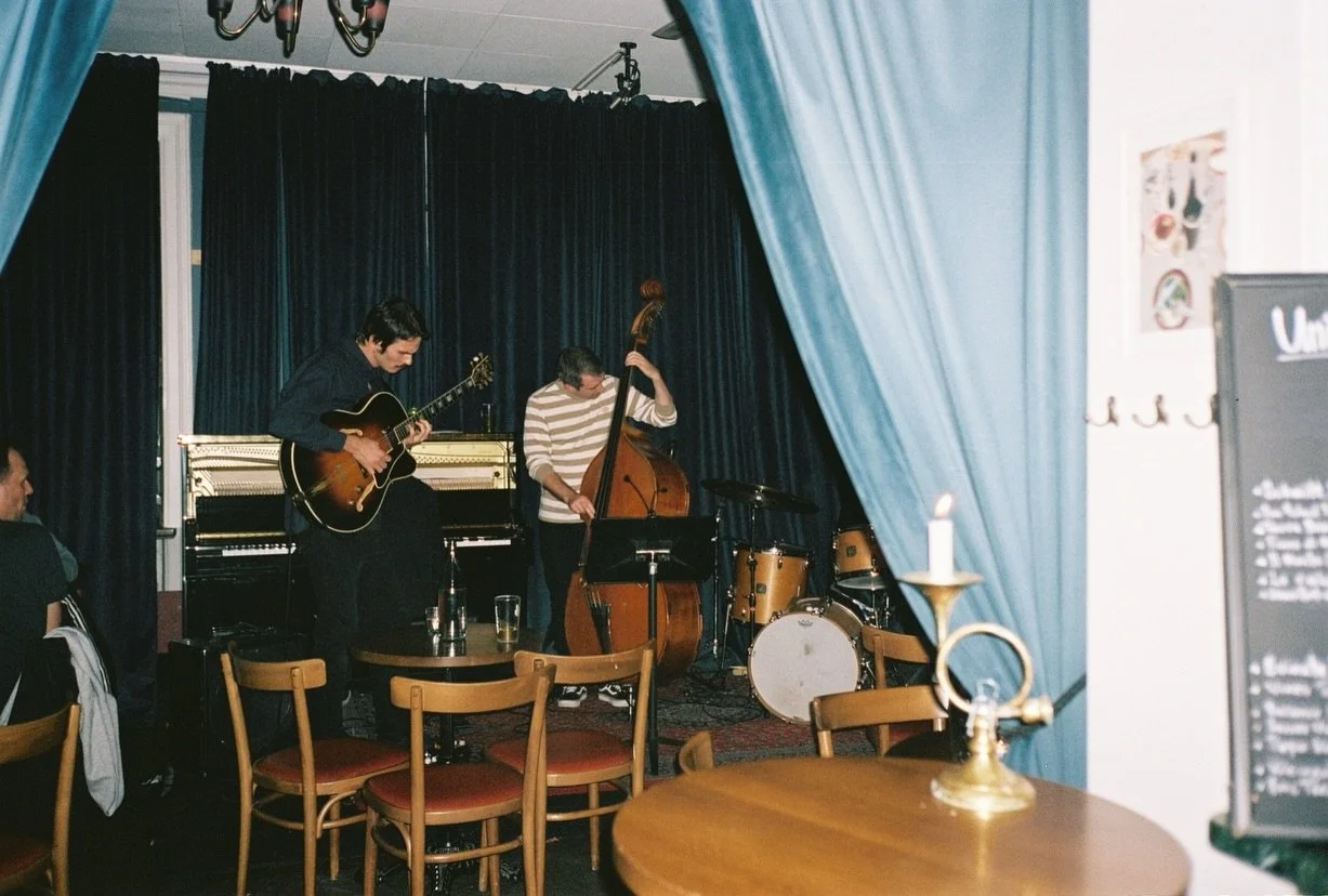 VECKANS PROGRAM 🎷

Tors 21/5 - JAM@UNITY 

Fre 22/5 - CECILIA &amp; STORMEN

Cecilia Erixon utforskar livet och vill alltid se saker fr&aring;n olika perspektiv. Hon, tillsammans med sitt band, tolkar k&auml;nslor som k&auml;rlek och melankoli med e