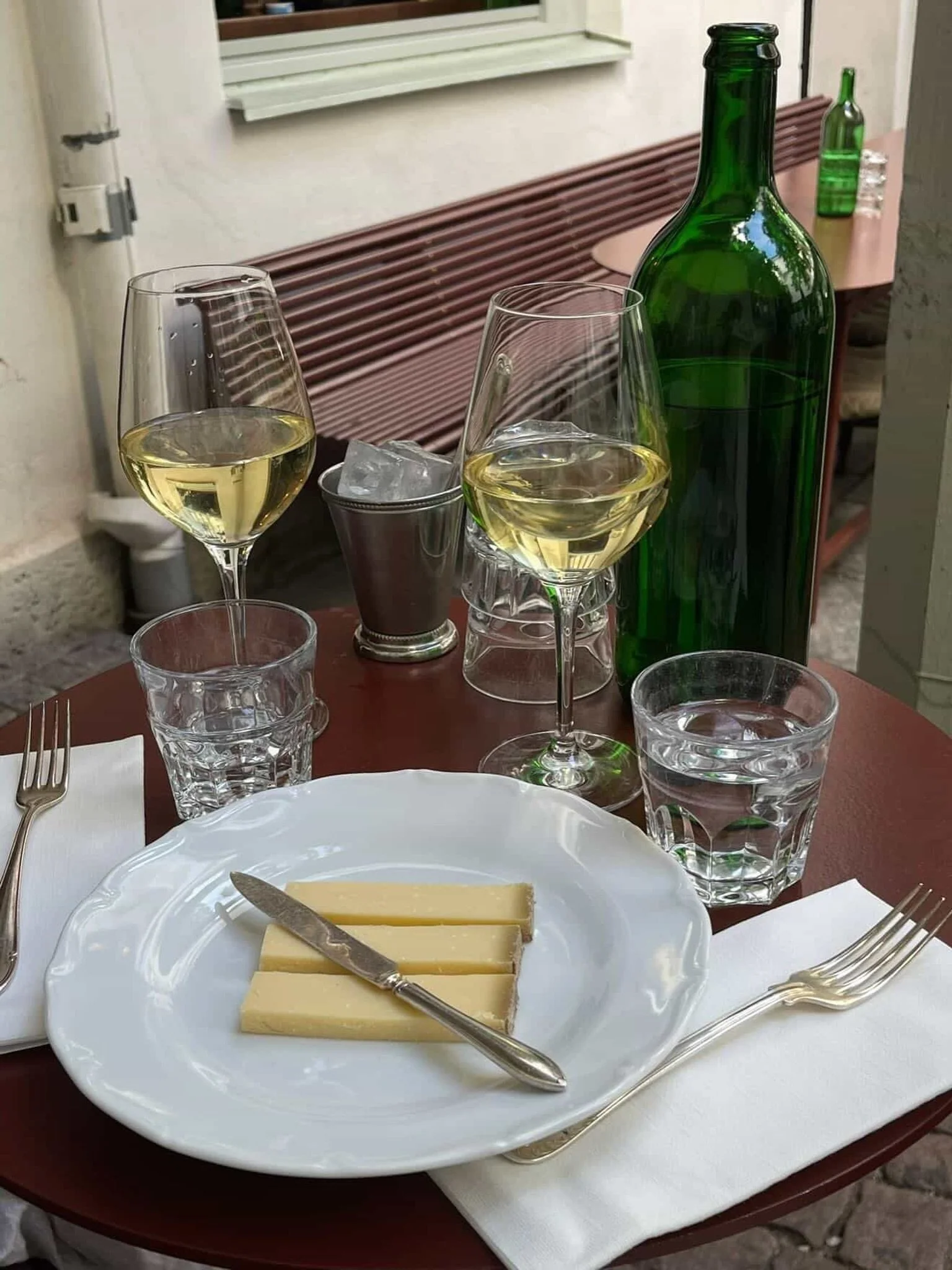 S&ouml;ndagar p&aring; Imperiet 🍷🍴🧀 Kom f&ouml;rbi v&aring;r h&auml;rliga g&aring;rd och ta en fika, lunch, aperitivo, middag eller s&auml;ngf&ouml;sare. &Ouml;ppet fr&aring;n 11! 

📷: @teddihernquist