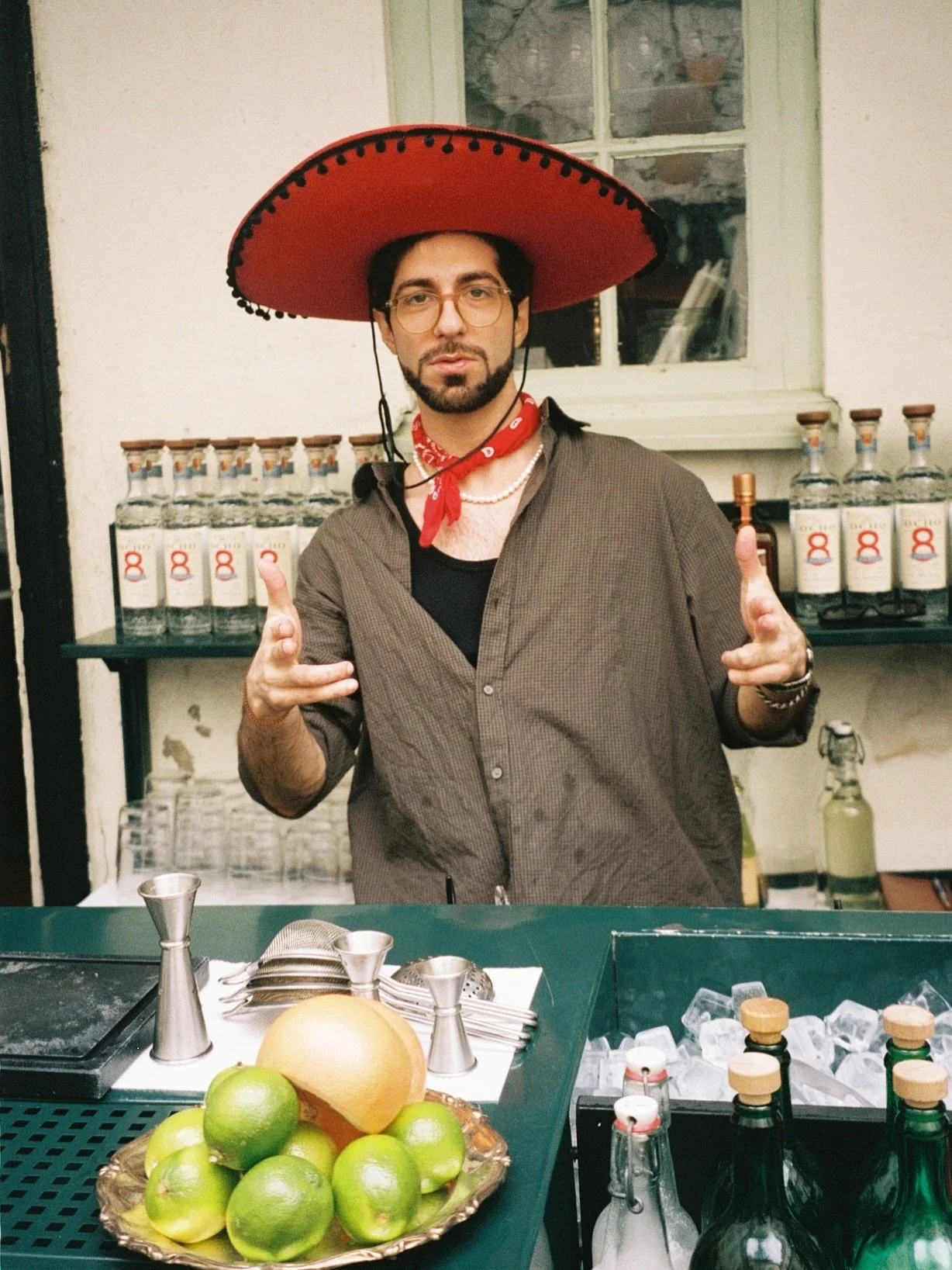 TRES DE MAYO!! 🌮🪅🍹🍺 

📸: @emteller