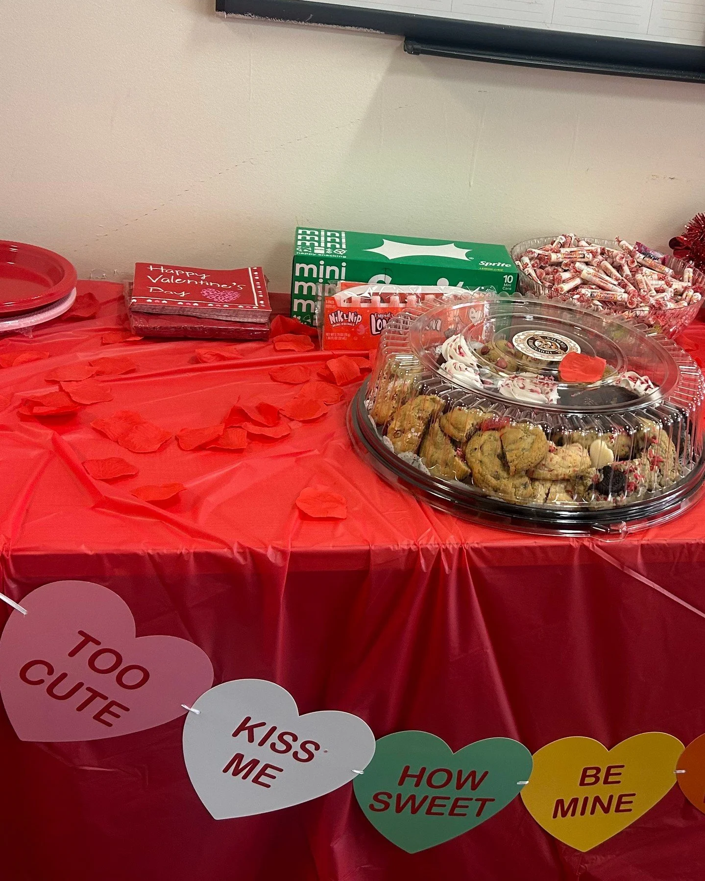 Cookies and treats, this party was hard to beat! When you help sponsor a site-wide party, you help us create moments of joy and connection for our guests. ❤️ Looking to spread the love this year? Email Communitylife@bethesdaproject.org to get started