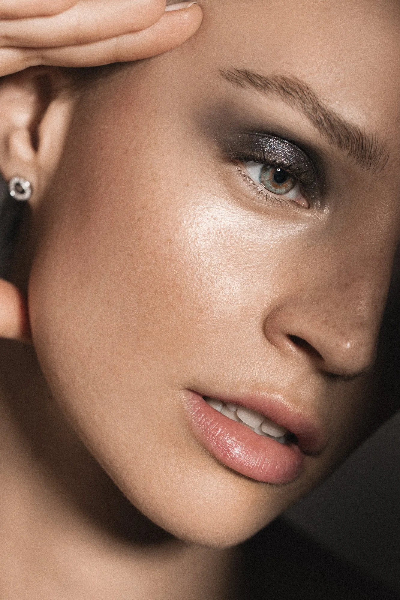 21-1_armani_wearables_eye_etkstellar_maddie_closeupeye_2780.jpg