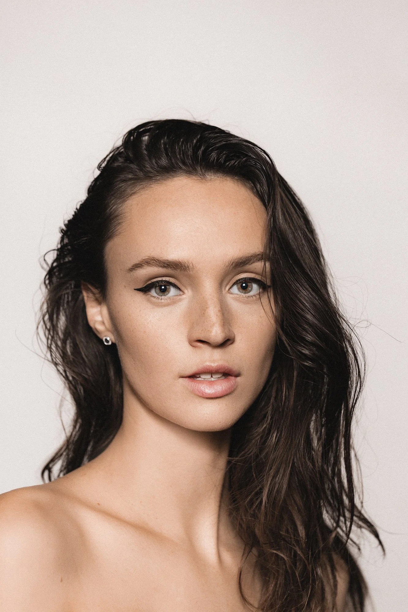 45_armani_wearables_eye_etkeyeliner_maddie_1738.jpg