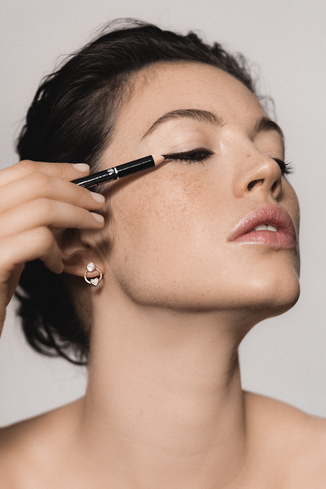 54-12_armani_wearables_eye_smoothsilkeyepencil_liner_dorcas_910.jpg