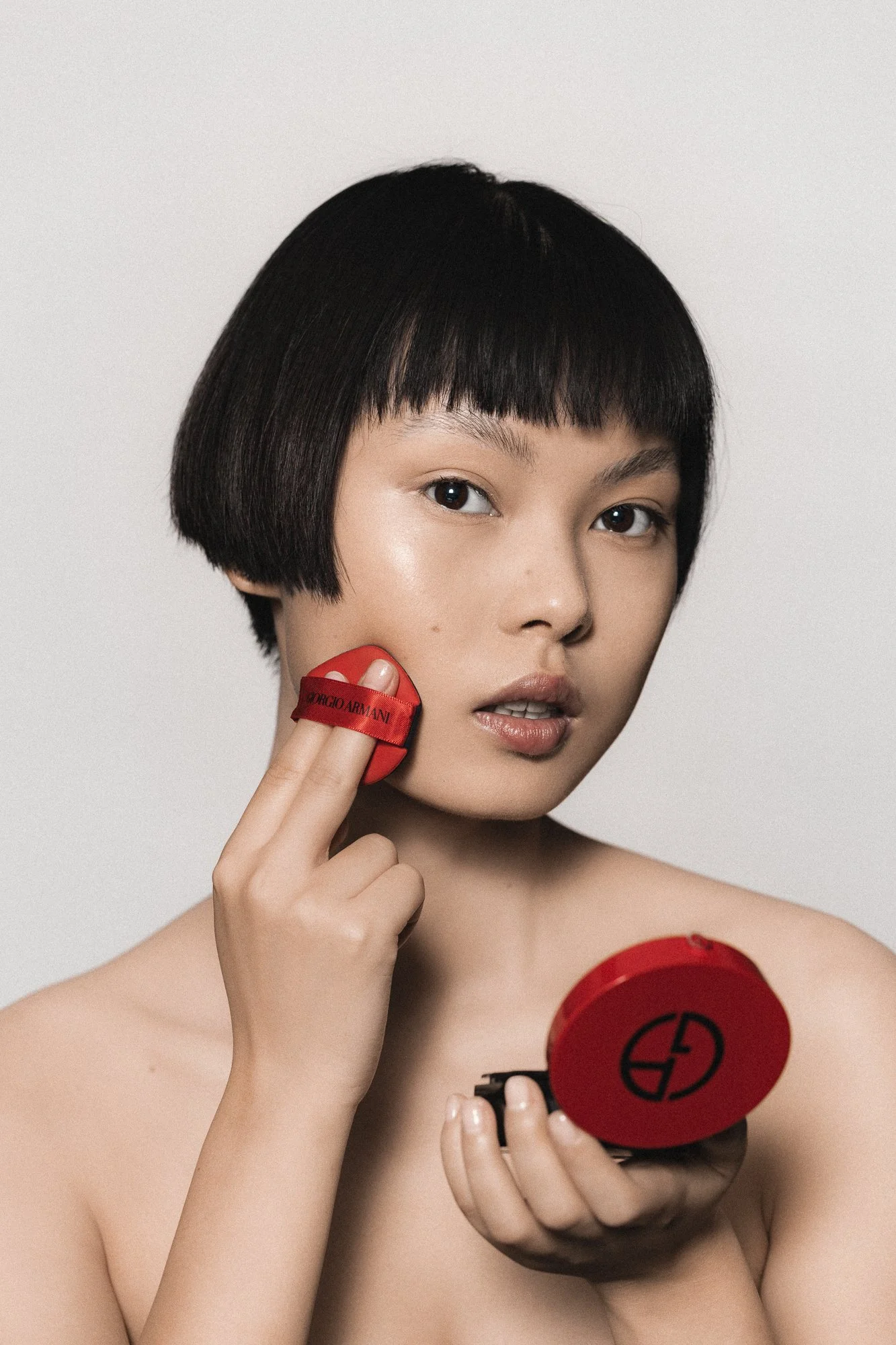 120_armani_wearables_face_redcushion_after_lugao_1_780.jpg
