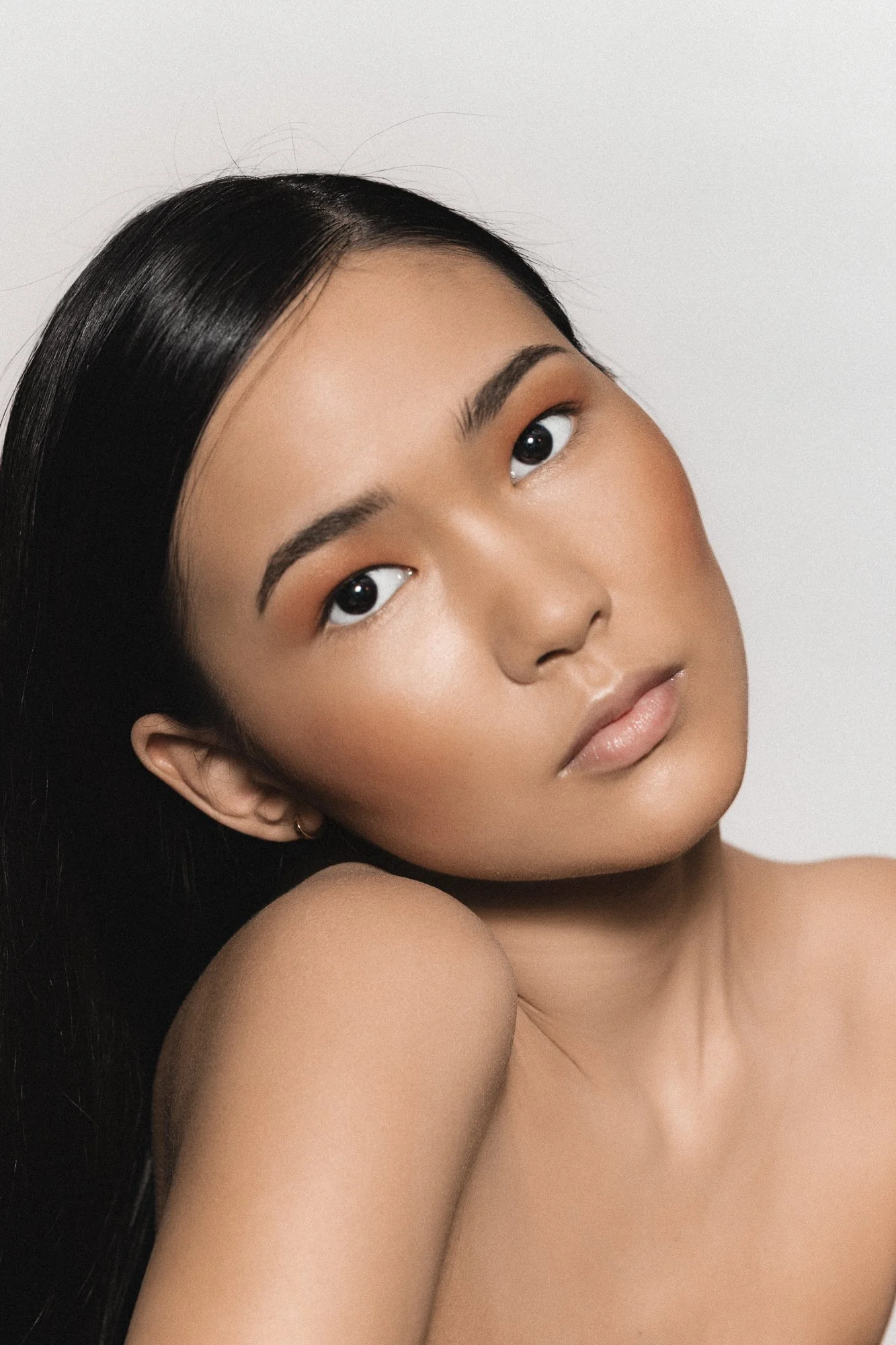 139D_armani_wearables_face_neonudemeltingcolorbalm_alua_B45_3595.jpg