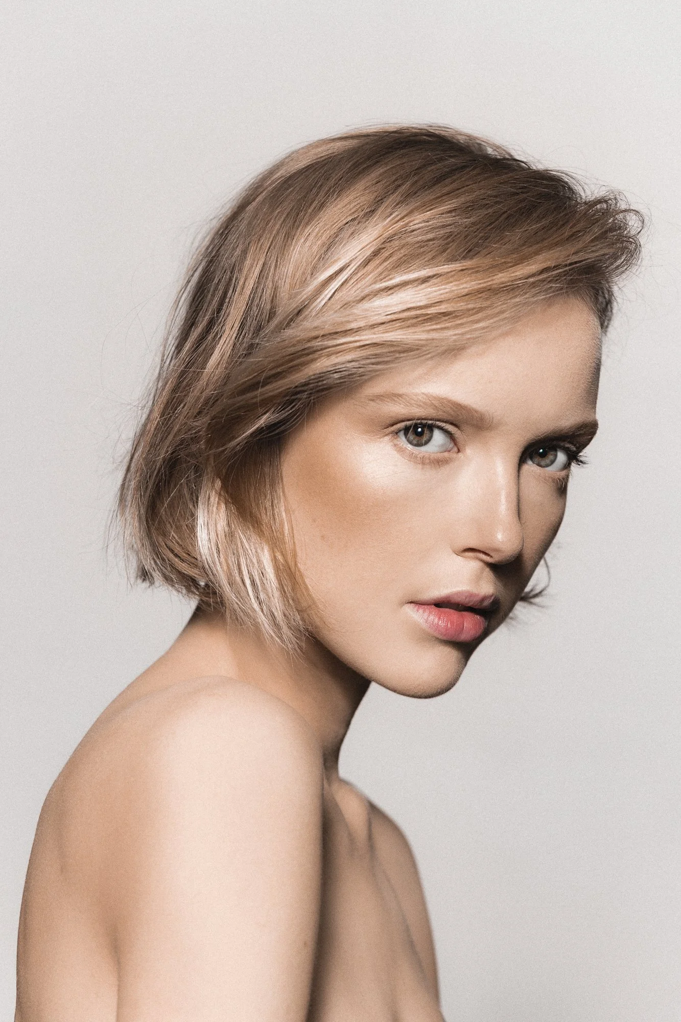 140c_armani_wearables_face_neonudecolorbalm_holly_c21_1064.jpg