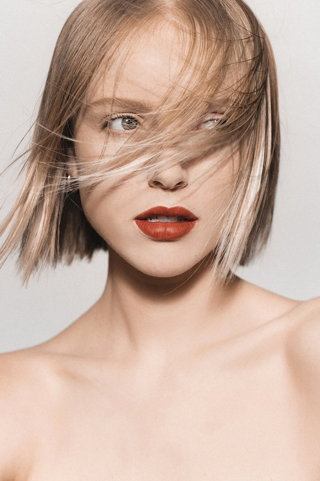 163-208_armani_wearables_lips_lipmaestro_holly_1003.jpg