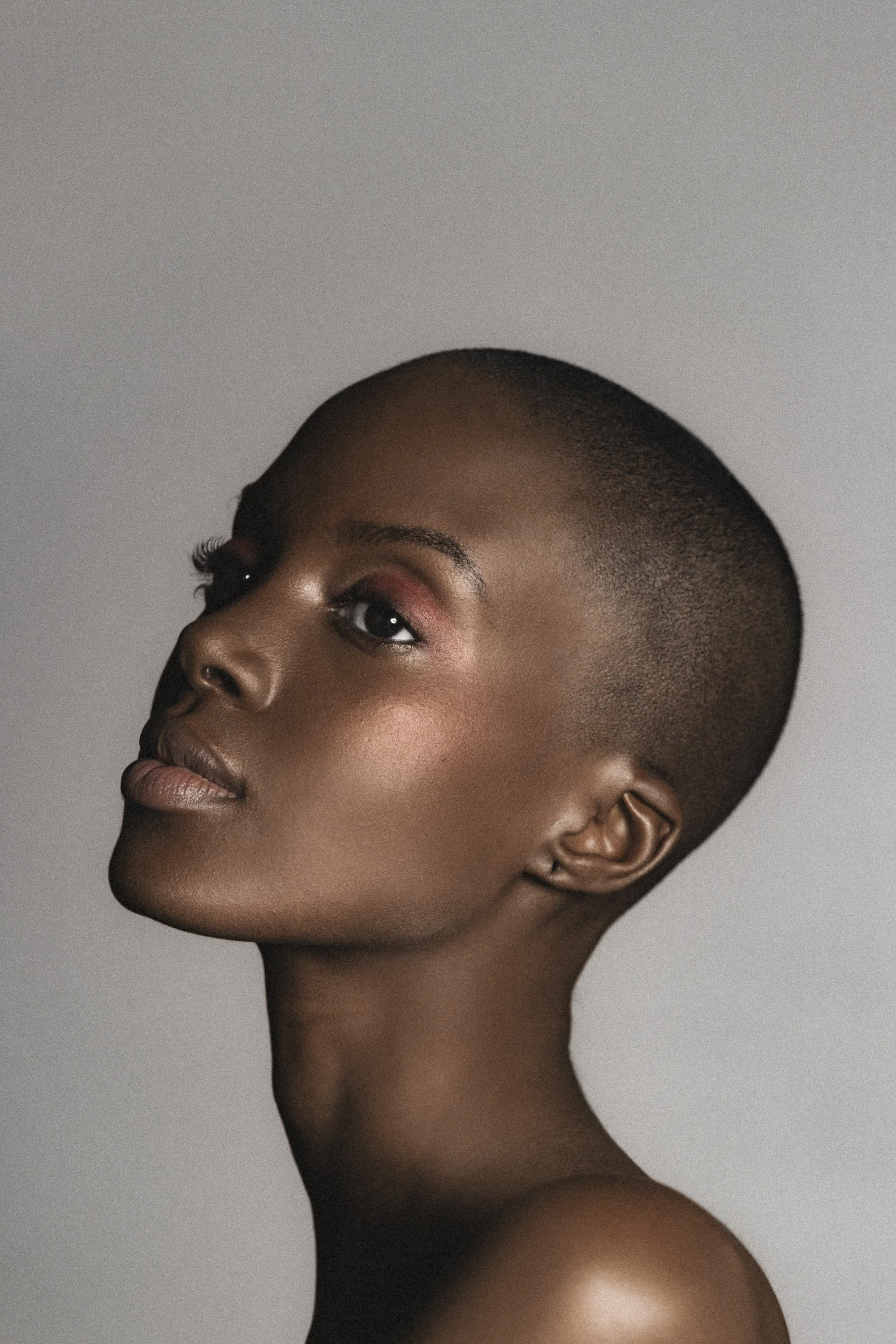 166_armani_wearables_eye_eccentricoeyepalette_madison_closeupface_1092.jpg
