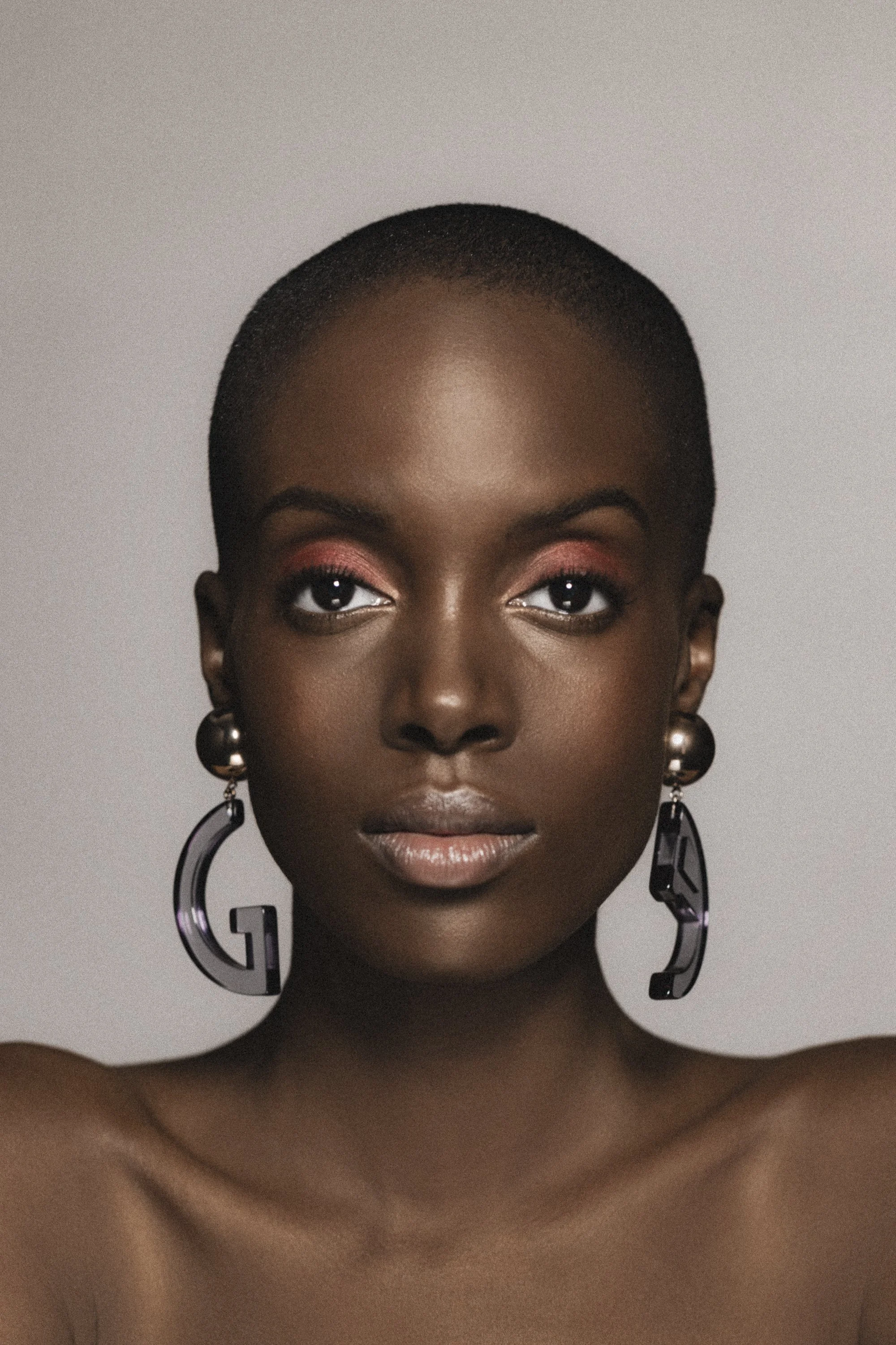 166_armani_wearables_eye_eccentricoeyepalette_madison_closeupface_1206.jpg