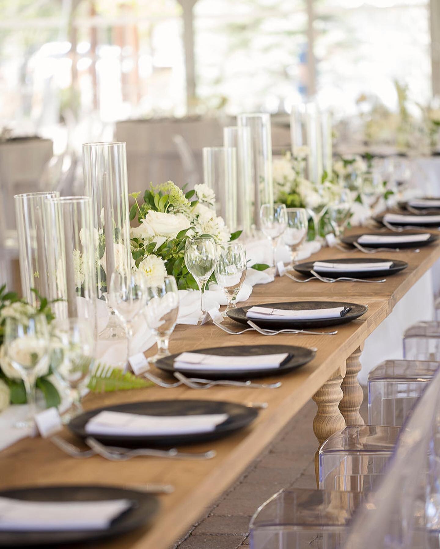 Fresh blanket of snow in the valley but dreaming of this black and white tablescape for Emily and Dean! ⠀
⠀
⁣Planning and Design &ndash; SproutDesign  Venue &ndash; @sunvalley  Ceremony/Cocktail Music- Syringa Quartet ⠀ ⠀
Reception Music &ndash; @sou