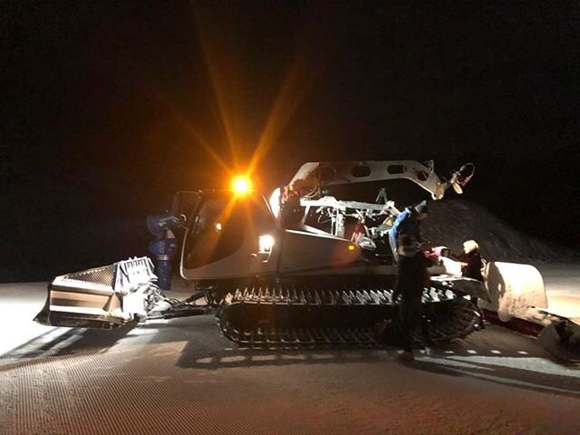 Unusual transportation .
.
.
#montain #transportation #snowcat #ski #nightphotography #fun #slopstyle #dolomites #italy #highlights