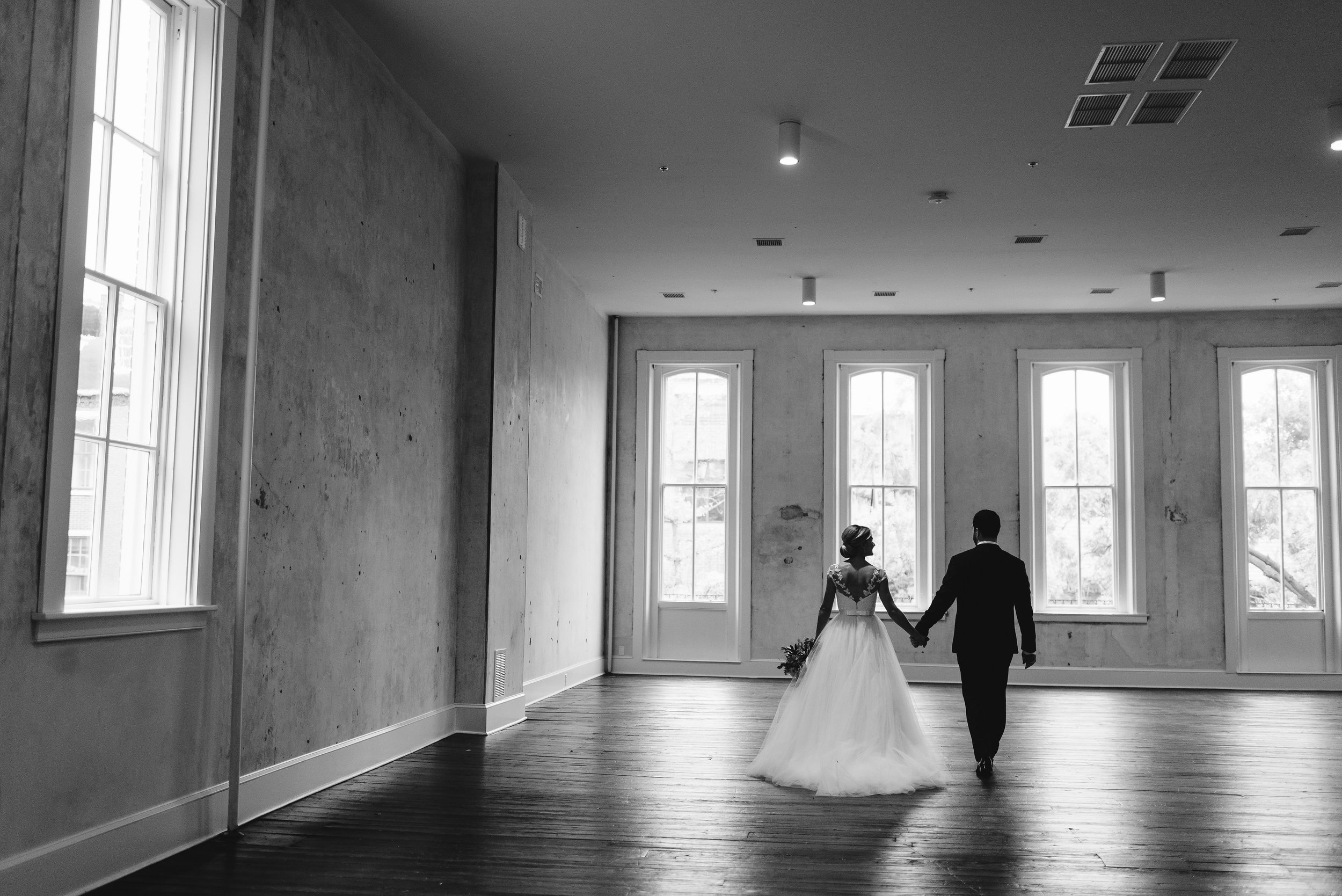 Couple walking away from the camera in black and white