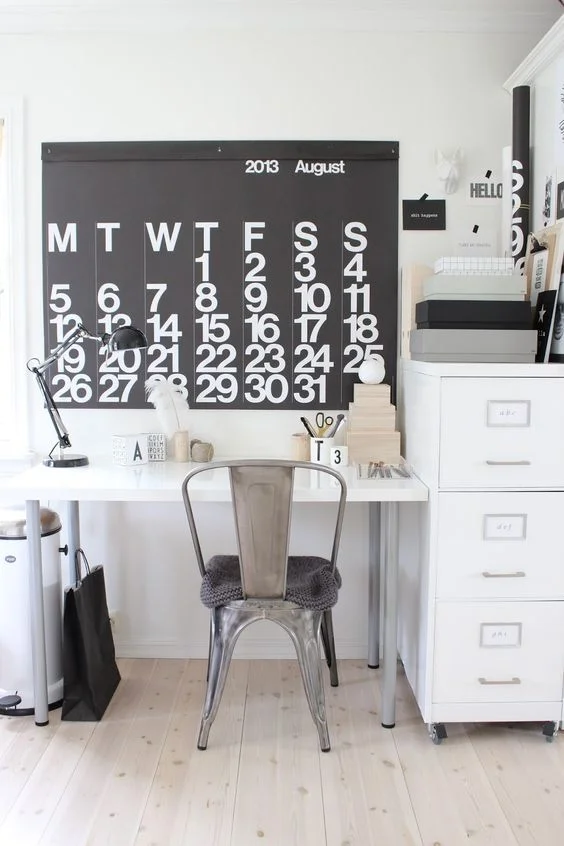 Learn Everyday English Dialogues & Phrasal Verbs