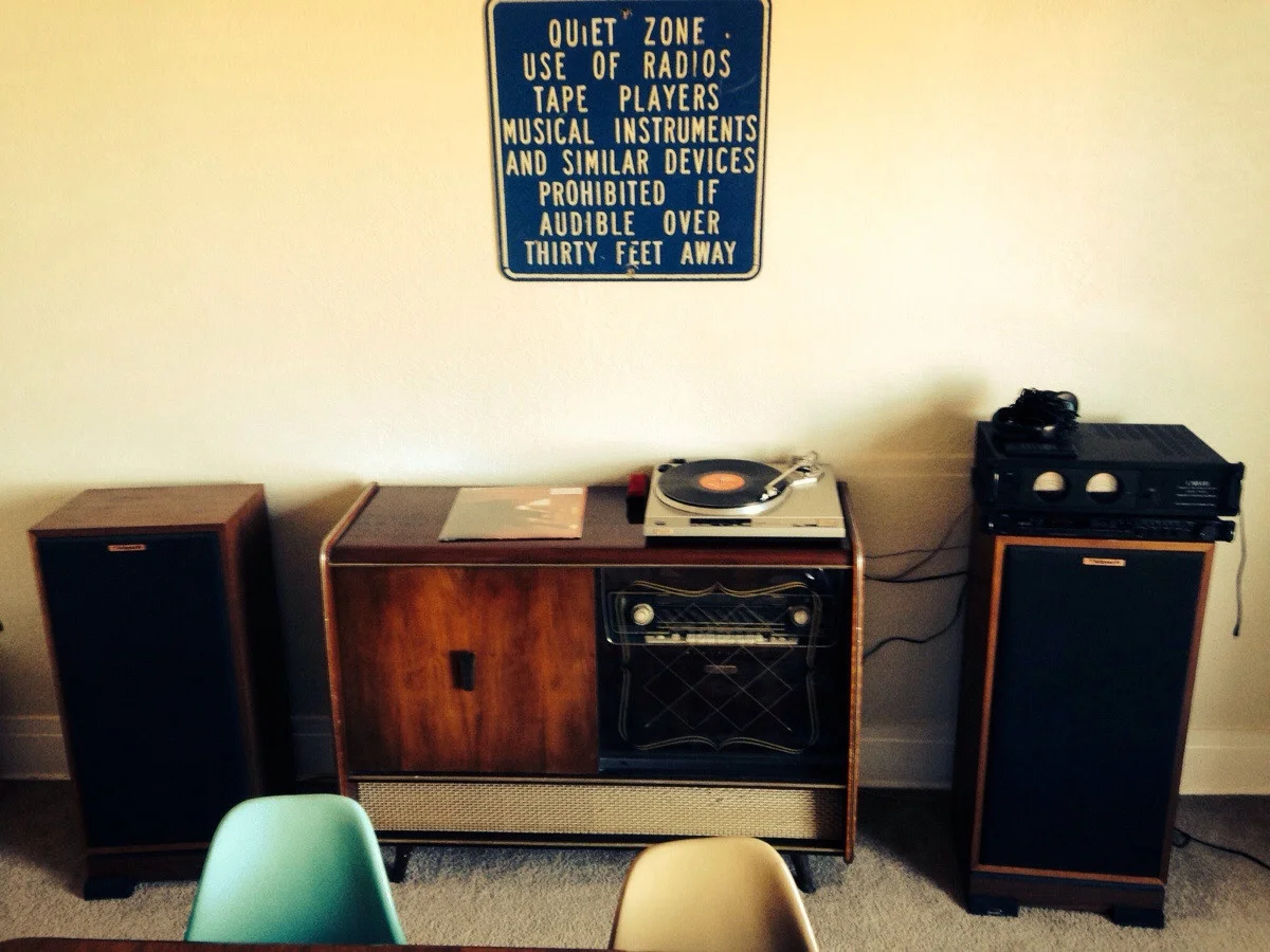 Phrasal Verbs in Context: Listening to Music