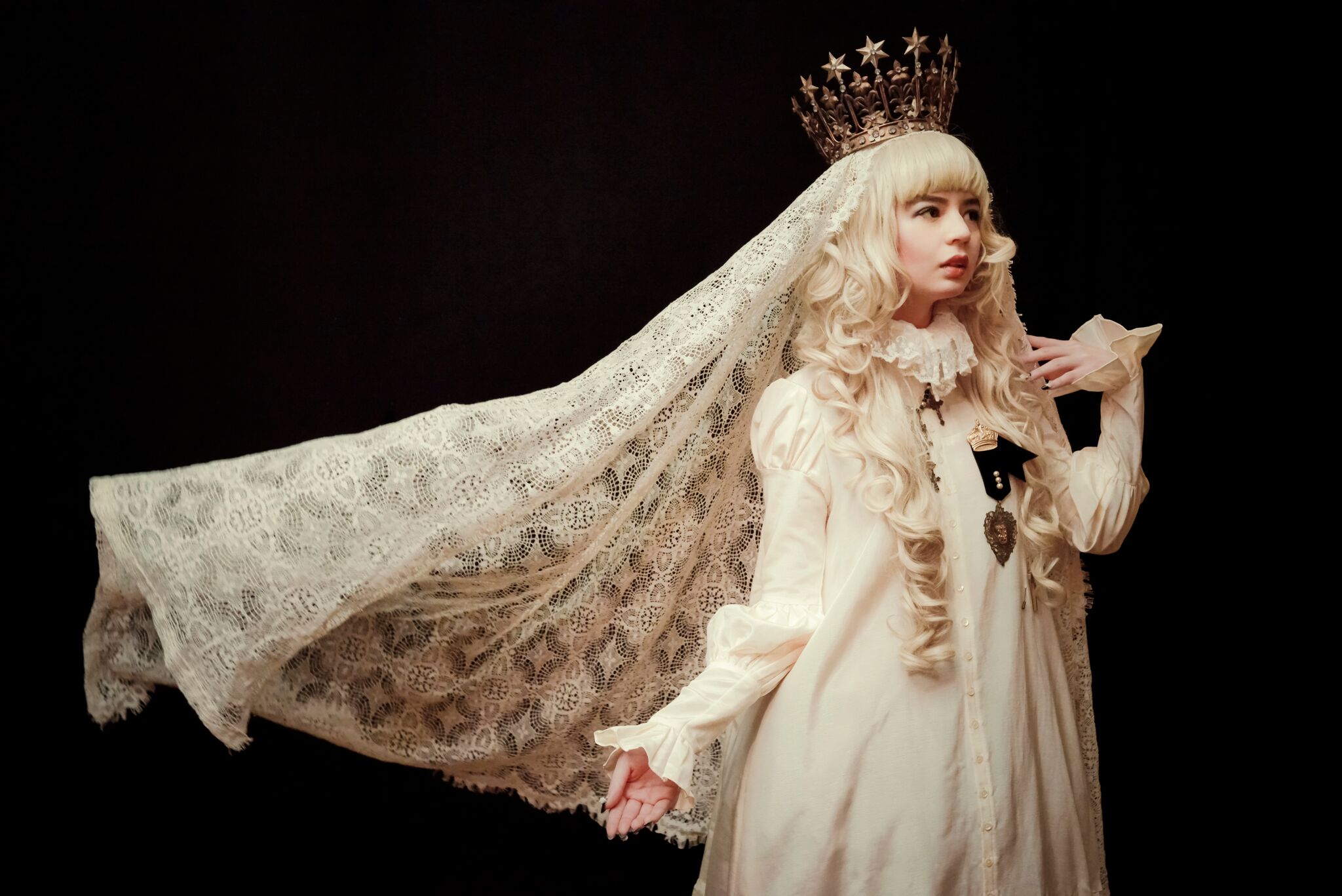 @jardinmort shot by Xin lolita photography featuring accessories by VooDoooDolly
