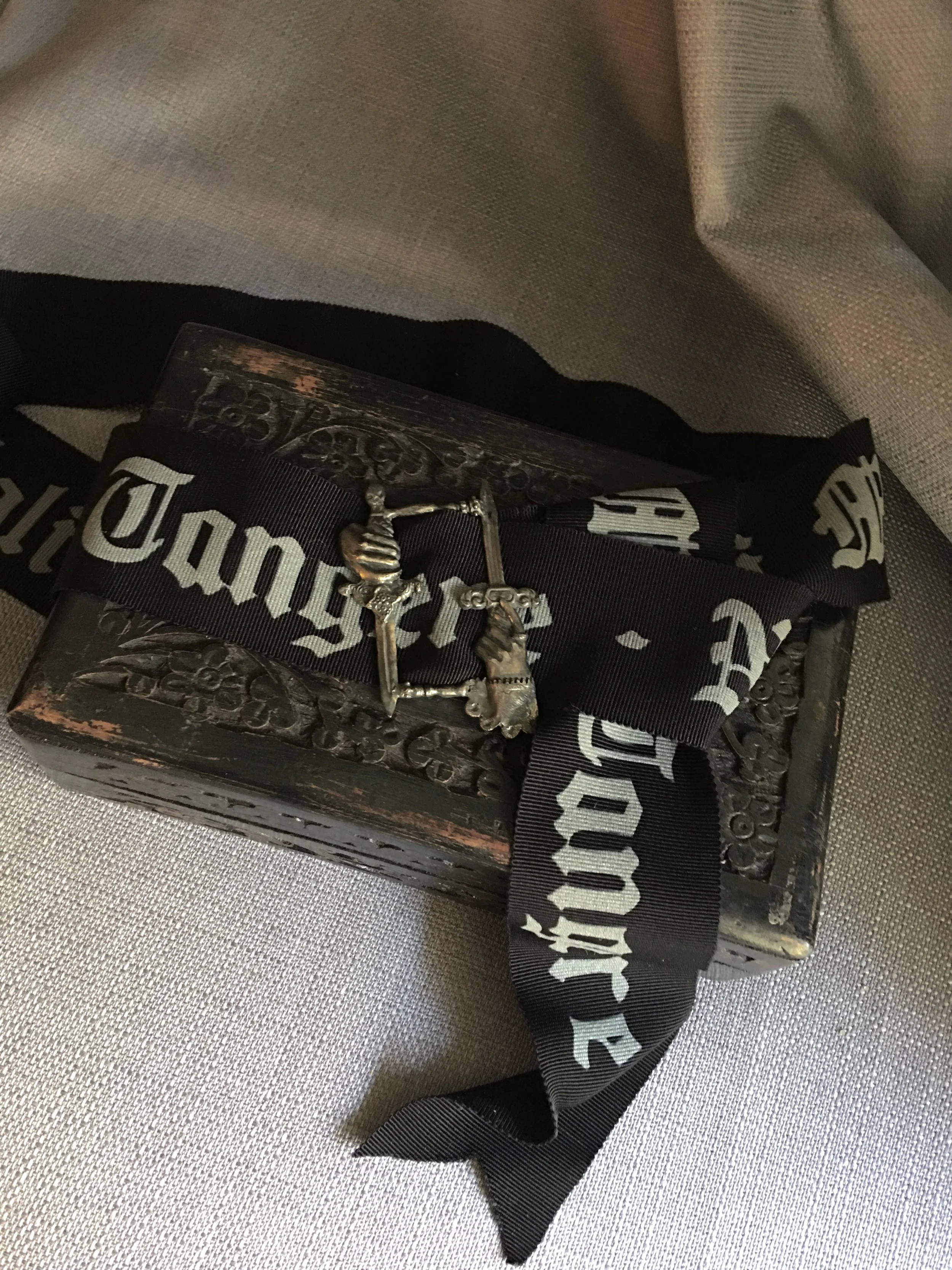 Noli Me Tangere Ribbon Belt