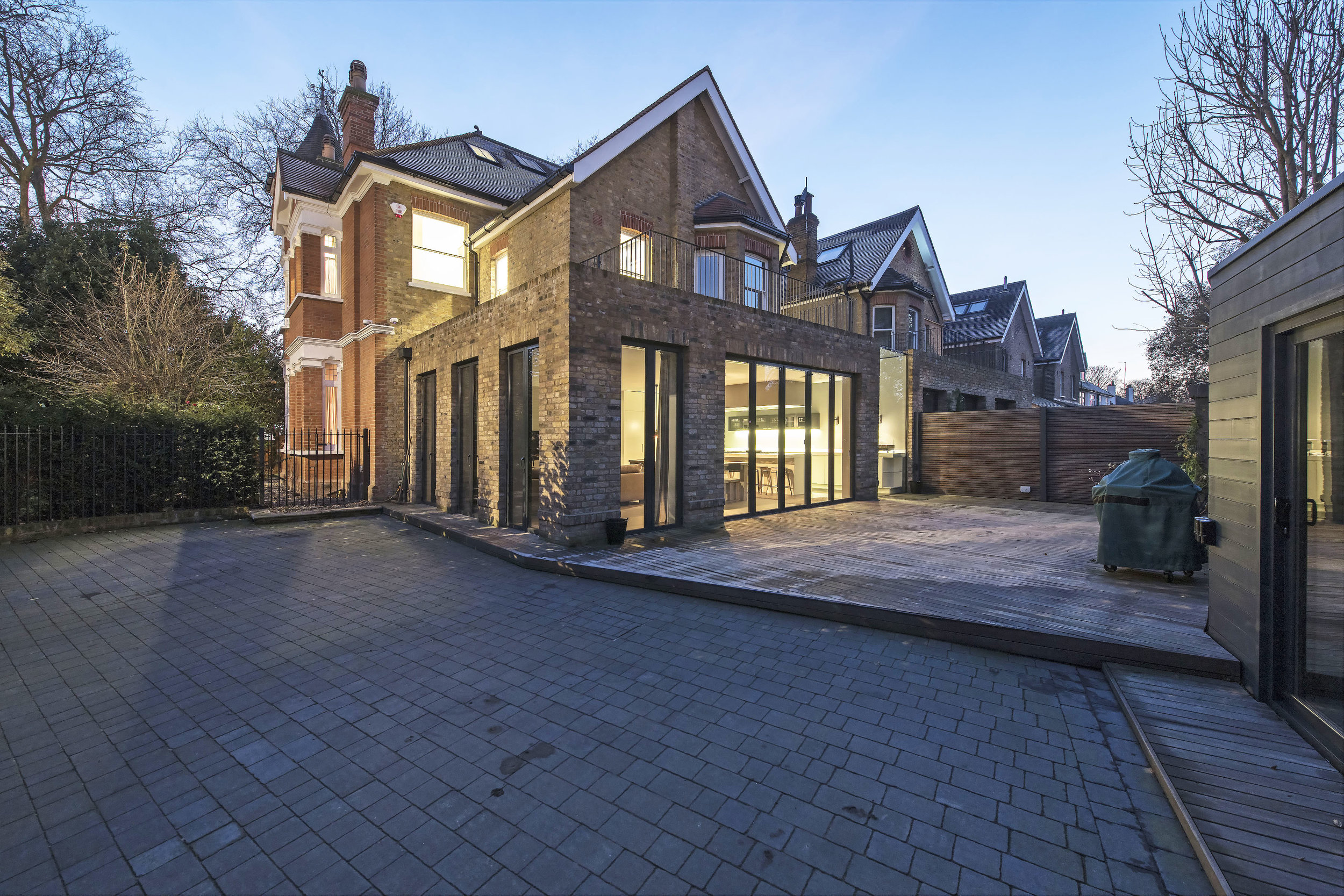 1 Hillyfield Cres D Ext 4L.jpg