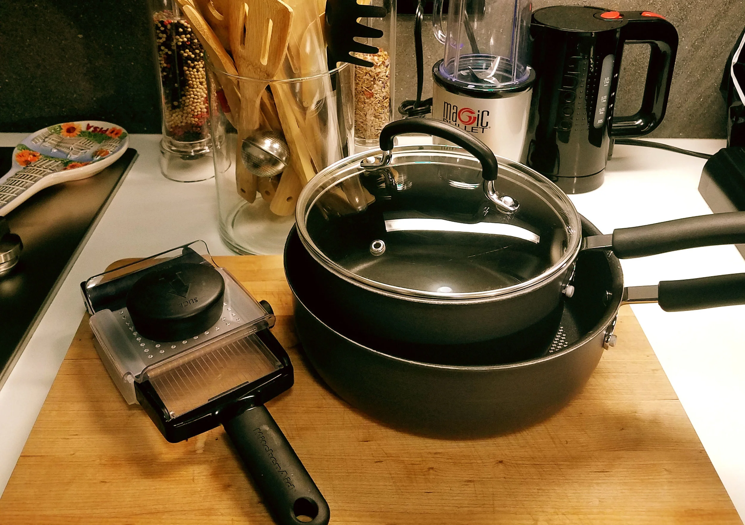 The Bon-Vivant Girl lives a fast-paced life, but sometimes she needs a night IN to care for herself. Whether it's cooking one of her recipes or some R&R with family home remedies . This section will help you have a BVg night at home.