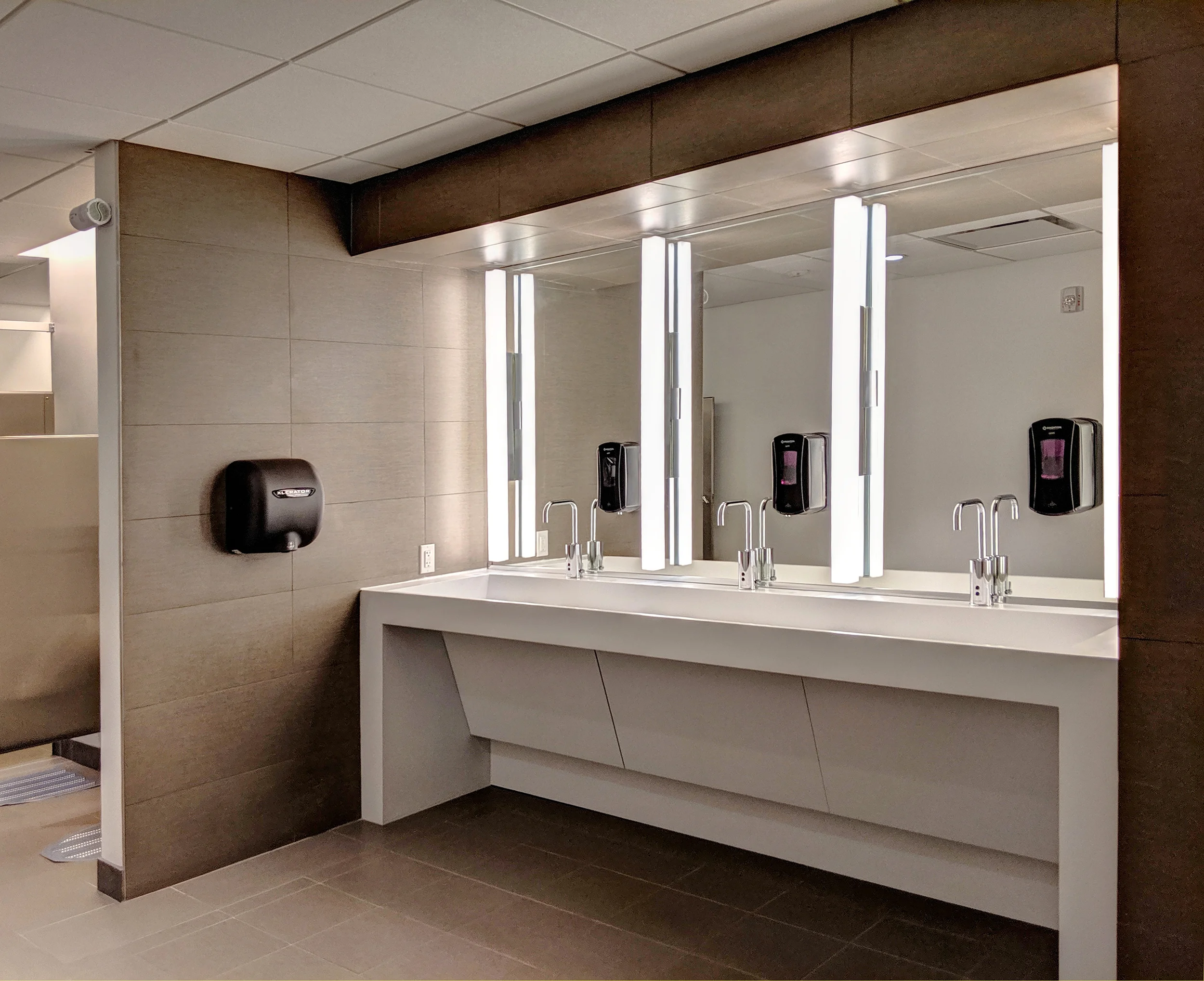 006 Restroom 01.jpg