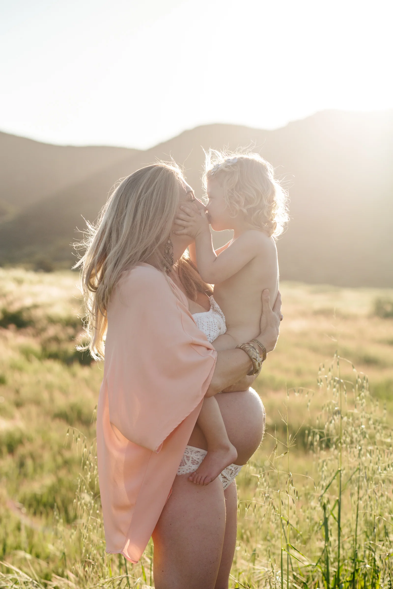 San Diego maternity photography by Alina Mendoza, a San Diego based photographer capturing intimate moments of love.