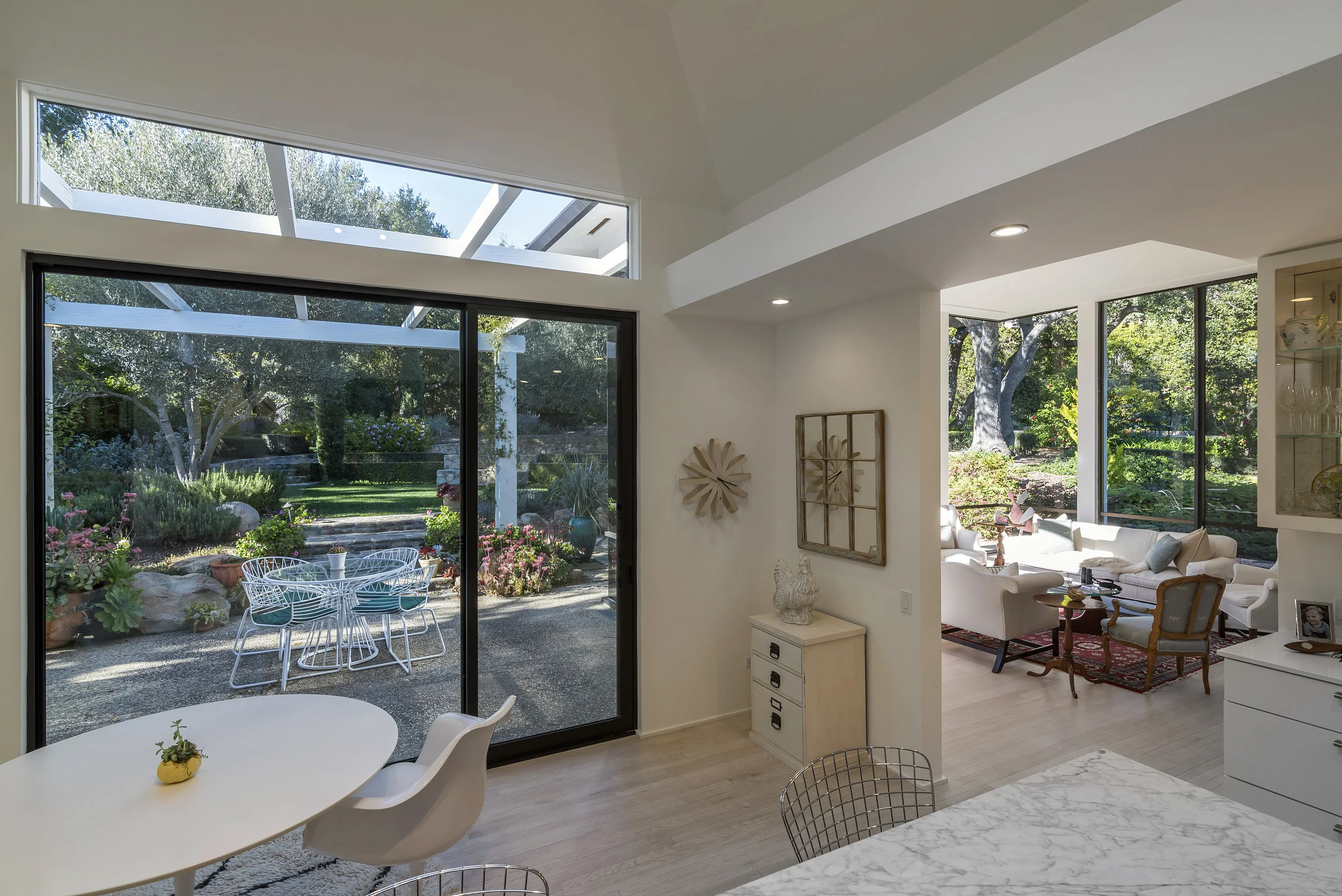 800 HS Kitchen Dining & Flow to Living Rm .jpg