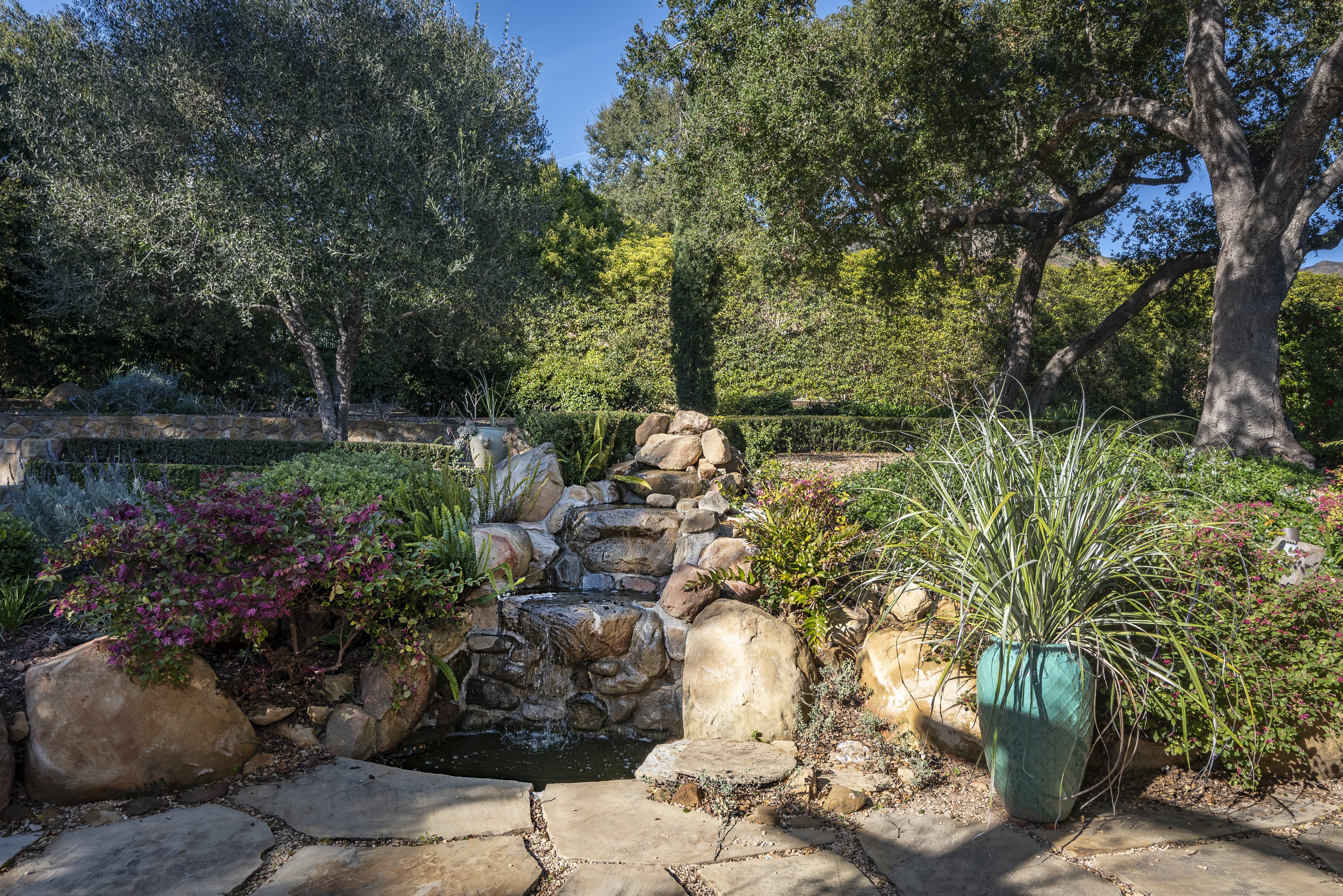 800 HS Rear Garden Fountain .jpg