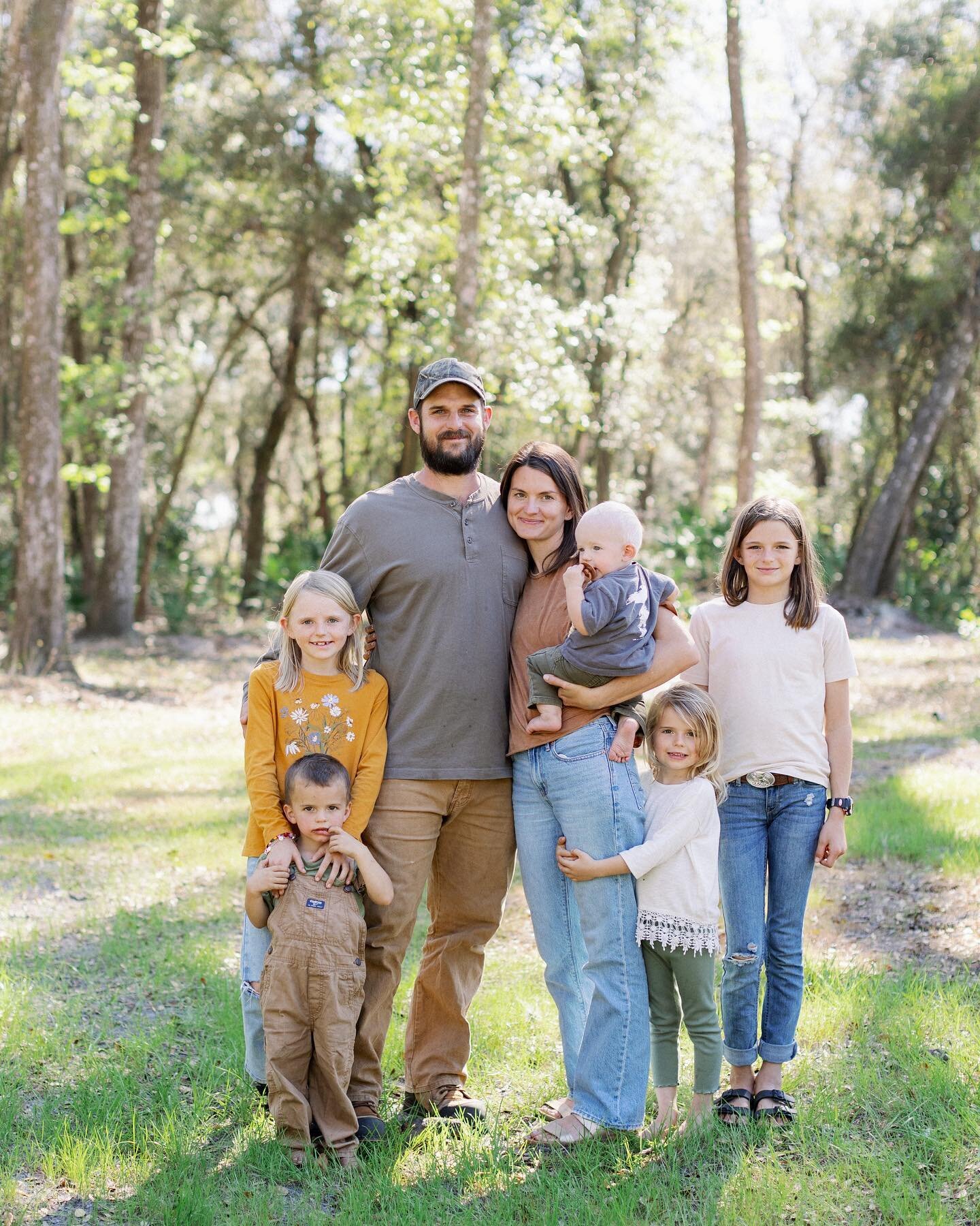 When your friends come over your home and you have to snap a quick family photo 💕