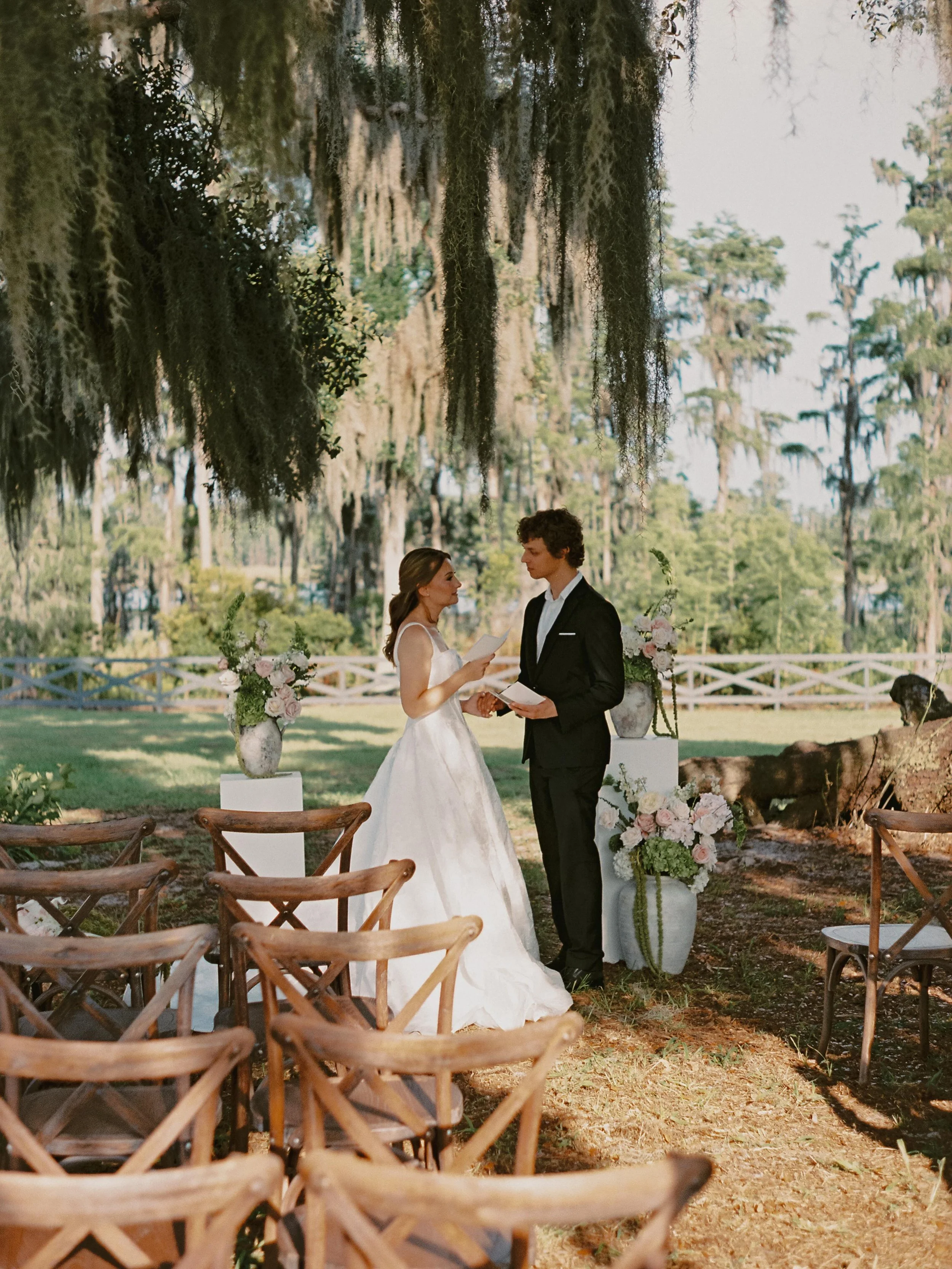 Exchanging vows with your dearest moments before the site gets filled with loved ones takes sacred to a whole new meaning.🤍 Love this ceremony spot under the oaks so much, feels truly magical! 

Vendors:
&bull; Photography @marimartines
&bull; Host 