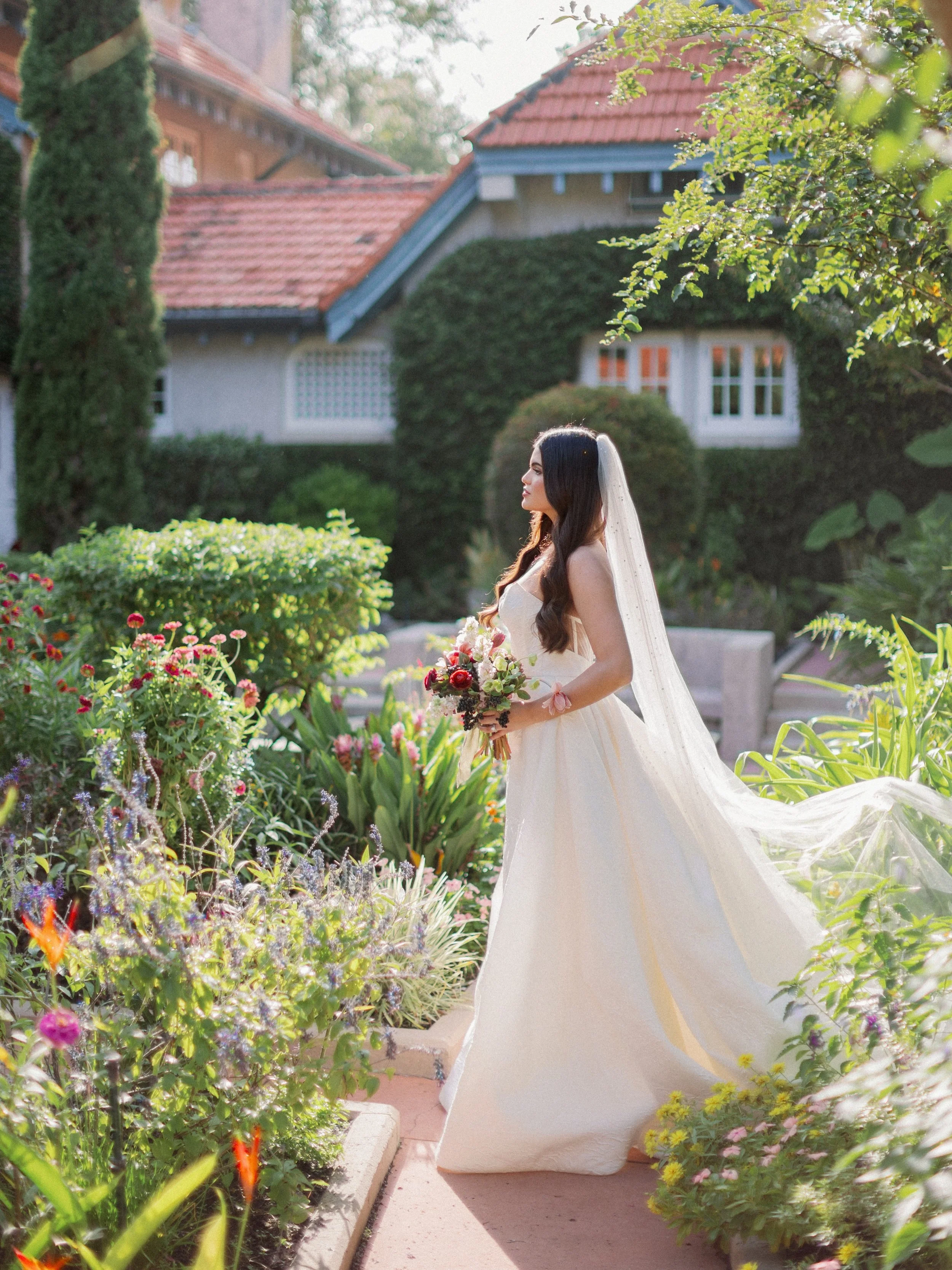 During your wedding day portraits, every moment should feel like this!! 

Venue: @sydoniemansion @sydonieweddings 
Planner:&nbsp;@eventsbyangelasmith
Floral: @flower_smith_&nbsp; &nbsp;
Hair &amp; Makeup:&nbsp;@lastingluxe
Bridal Boutique: @isabelbri