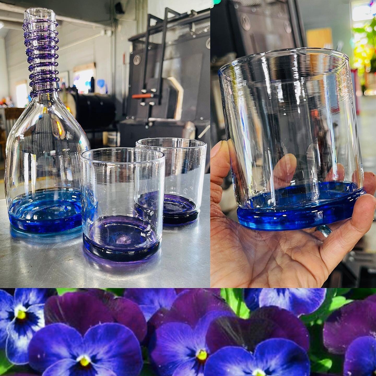 Cheers to simplicity #cheers #simplify #drinkinstyle #rocksglass #nhmade #custommade #funktional #freshoutoftheoven #springcolors #amethyst #cobalt #glassofinstagram #hotglassartcenter www.hotglassartcenter.com