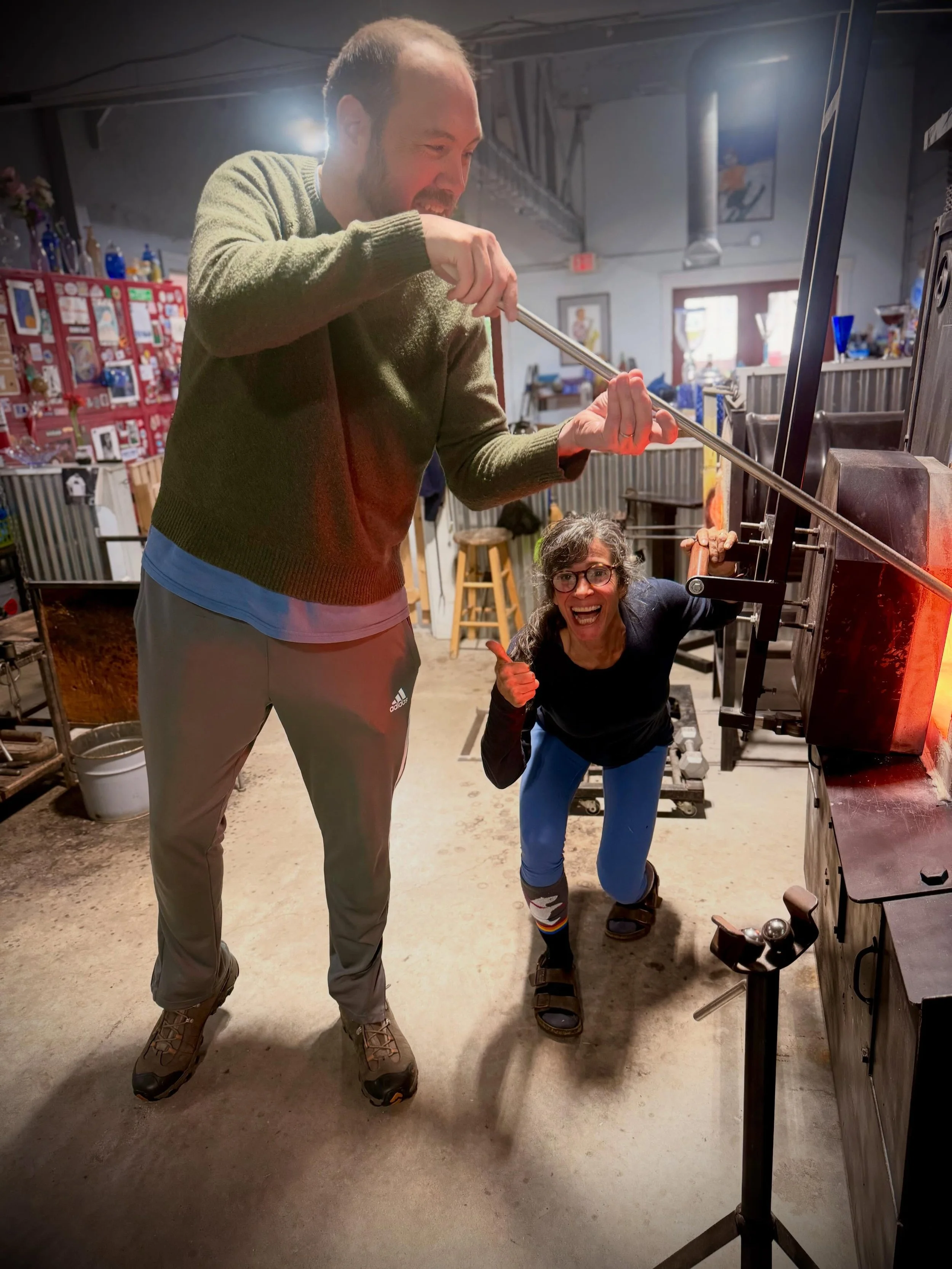 Glassblowing is fun for everyone both great and small #sharethelove❤️ #nhmade #gathertogether #olddognewtricks #toomuchfun