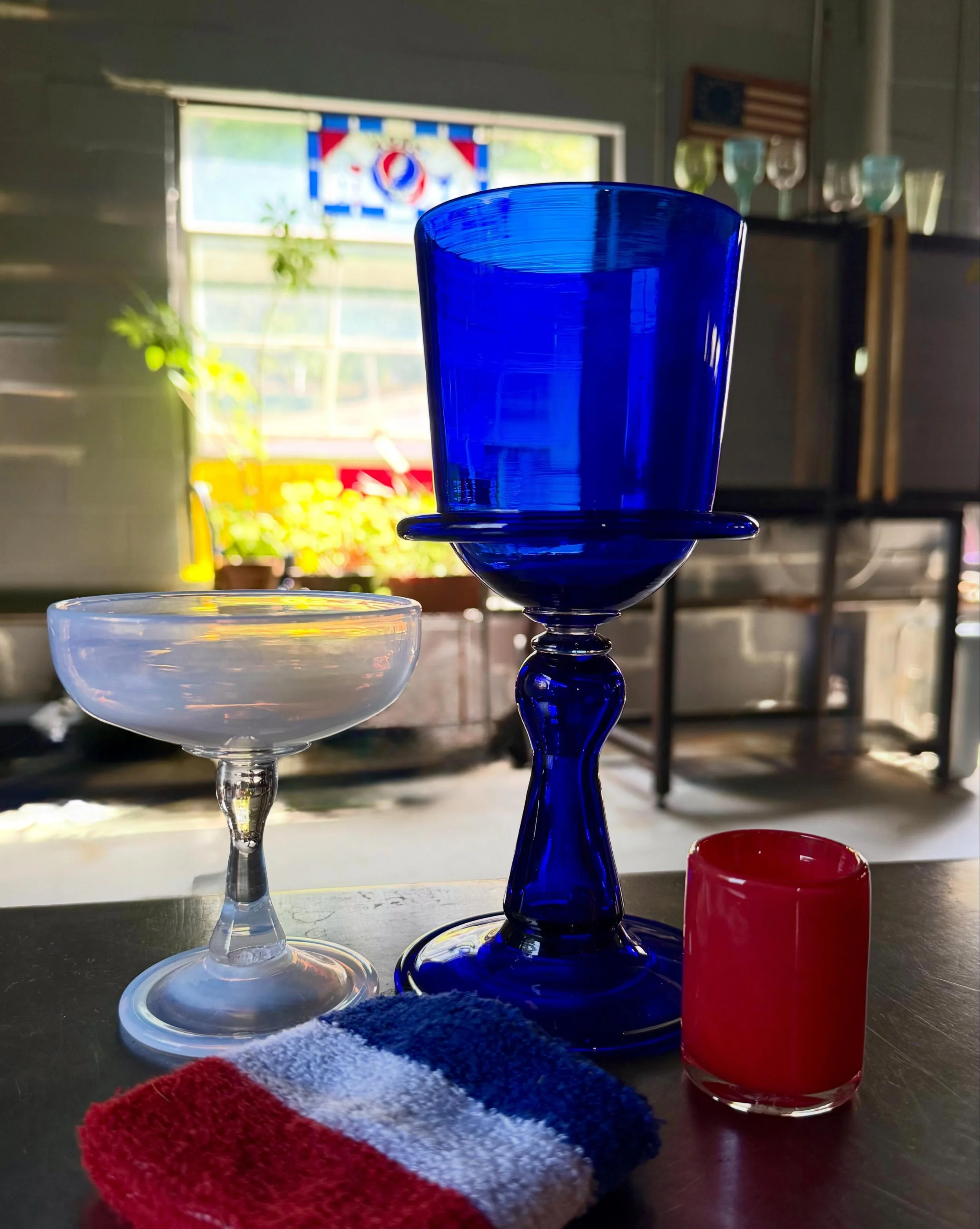 Wishing everyone a safe, happy, and healthy 4th of July! Hope your day is filled with nice glass, good food, great music, and even better company. #wavethatflag🇺🇸 #grateful #drinkinstyle #mericanmade #cupsforalloccassions