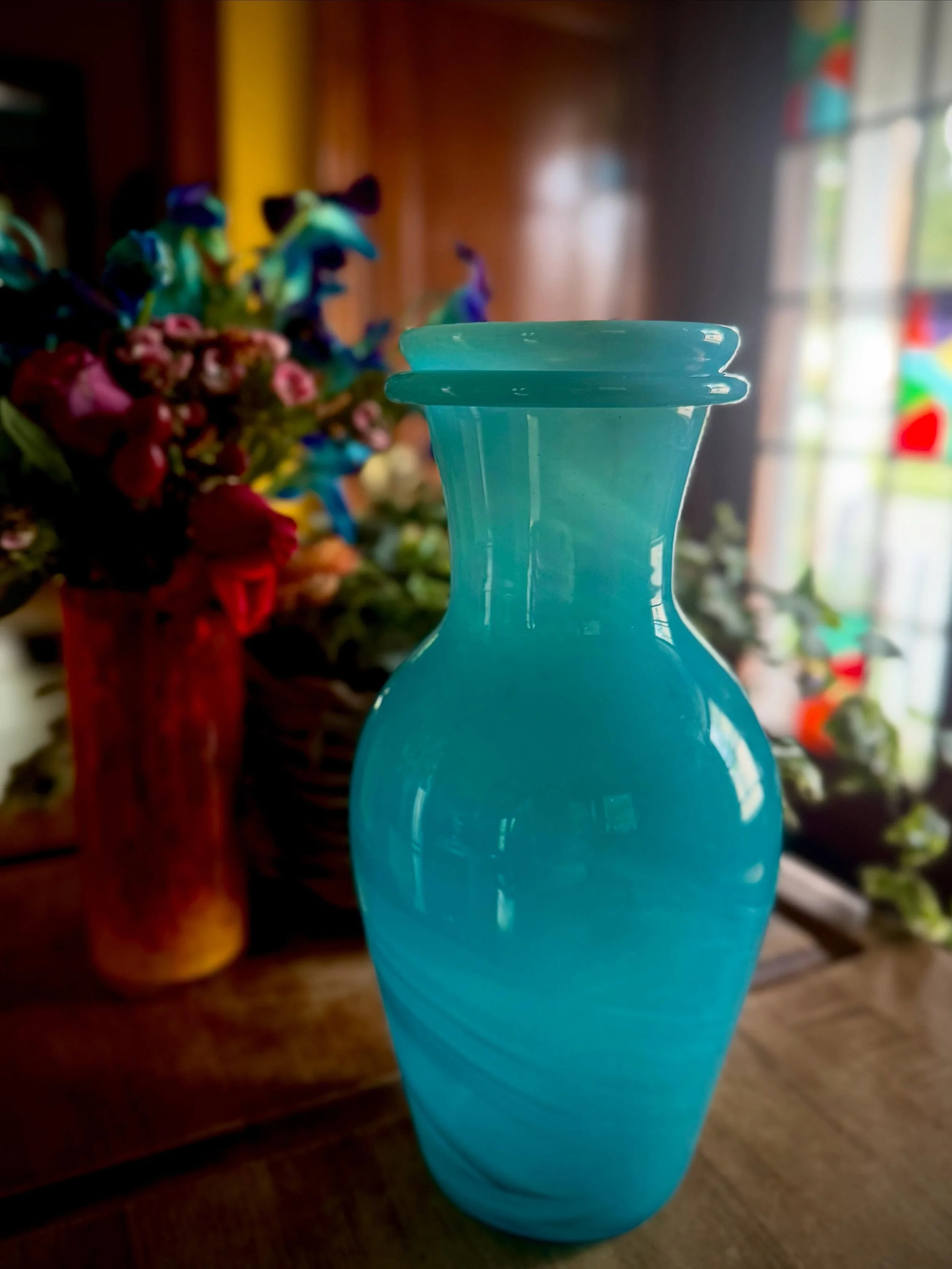 &ldquo;The magic of home is that it allows us to gather the wild, vibrant colors of the world and set them quietly in the light of our own rooms.&rdquo; radflowersfromanawesomefriend #whatsyourfavoritecolor #noplacelikehome❤️ #crafthandmade #scenesfr