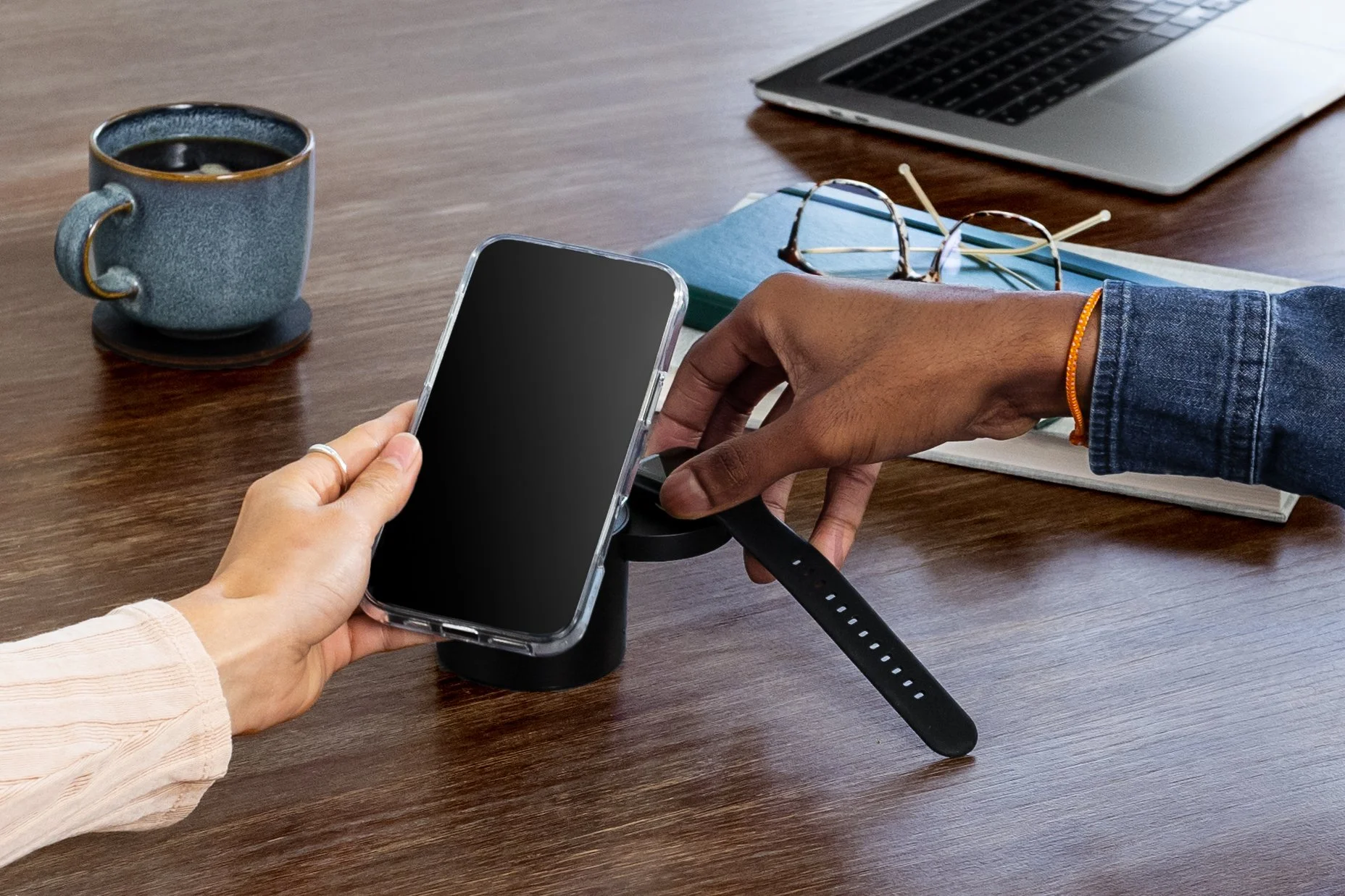 3495010_Video_D1_Amazon_Accessories_Wireless_Charger_4973S_2388.jpg