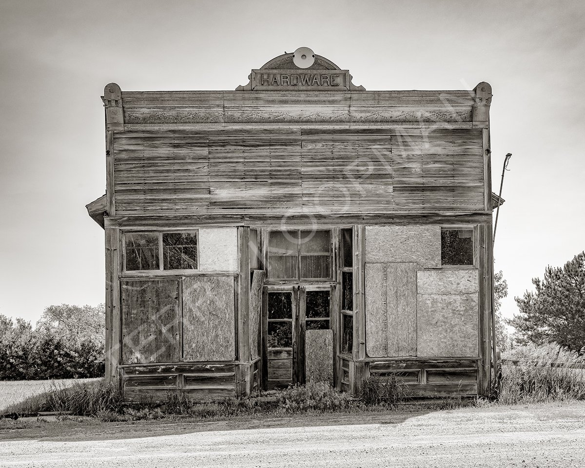 Hardware Loma Ne BW.jpg